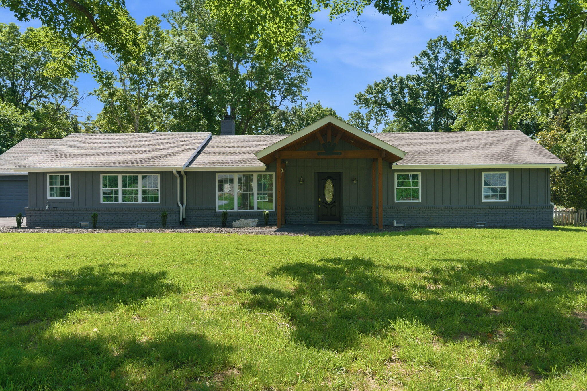 6308 South Glenridge Drive Property Photo 4