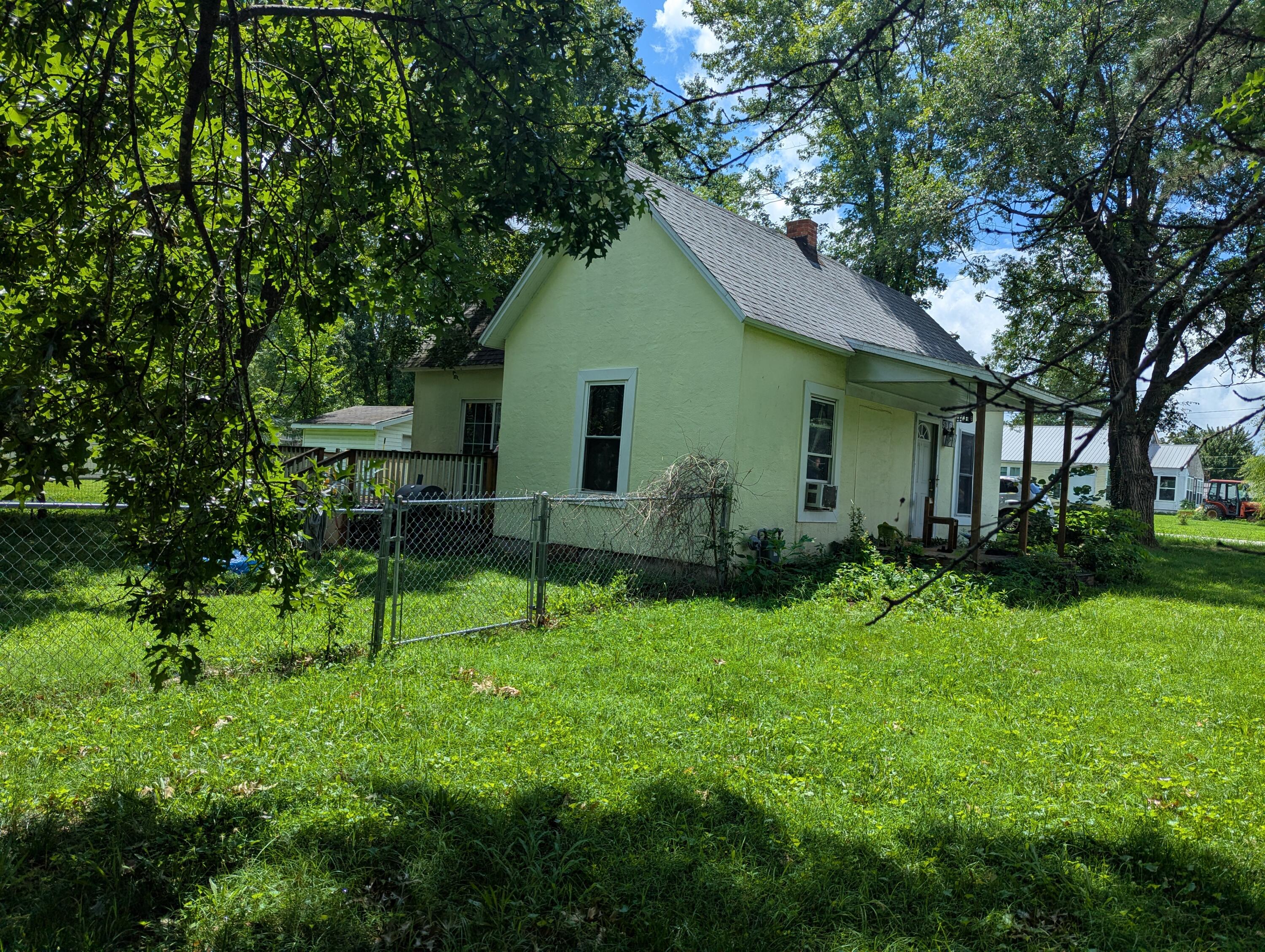 536 South Walnut Street Property Photo 4