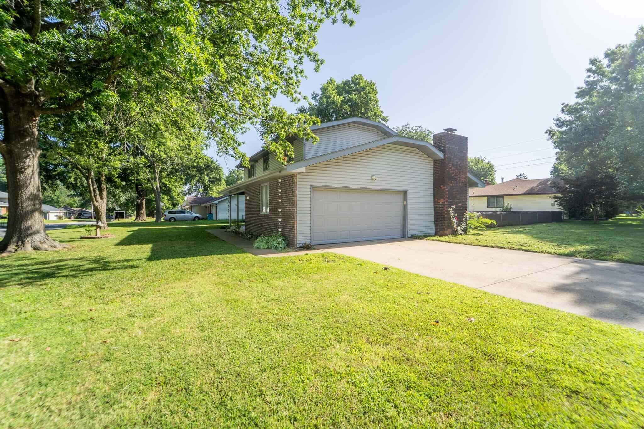 5486 South Clay Avenue Property Photo 2