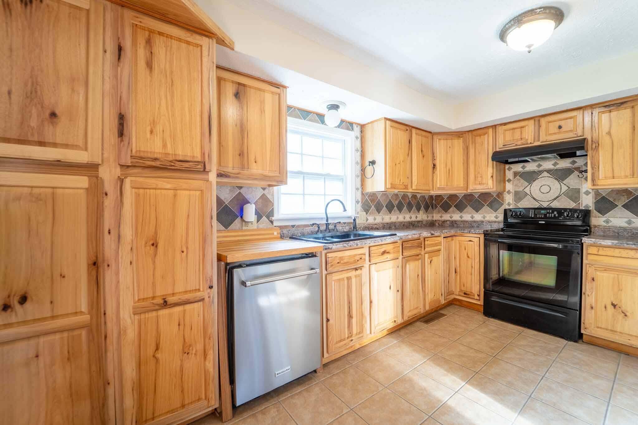 5486 South Clay Avenue Property Photo 13