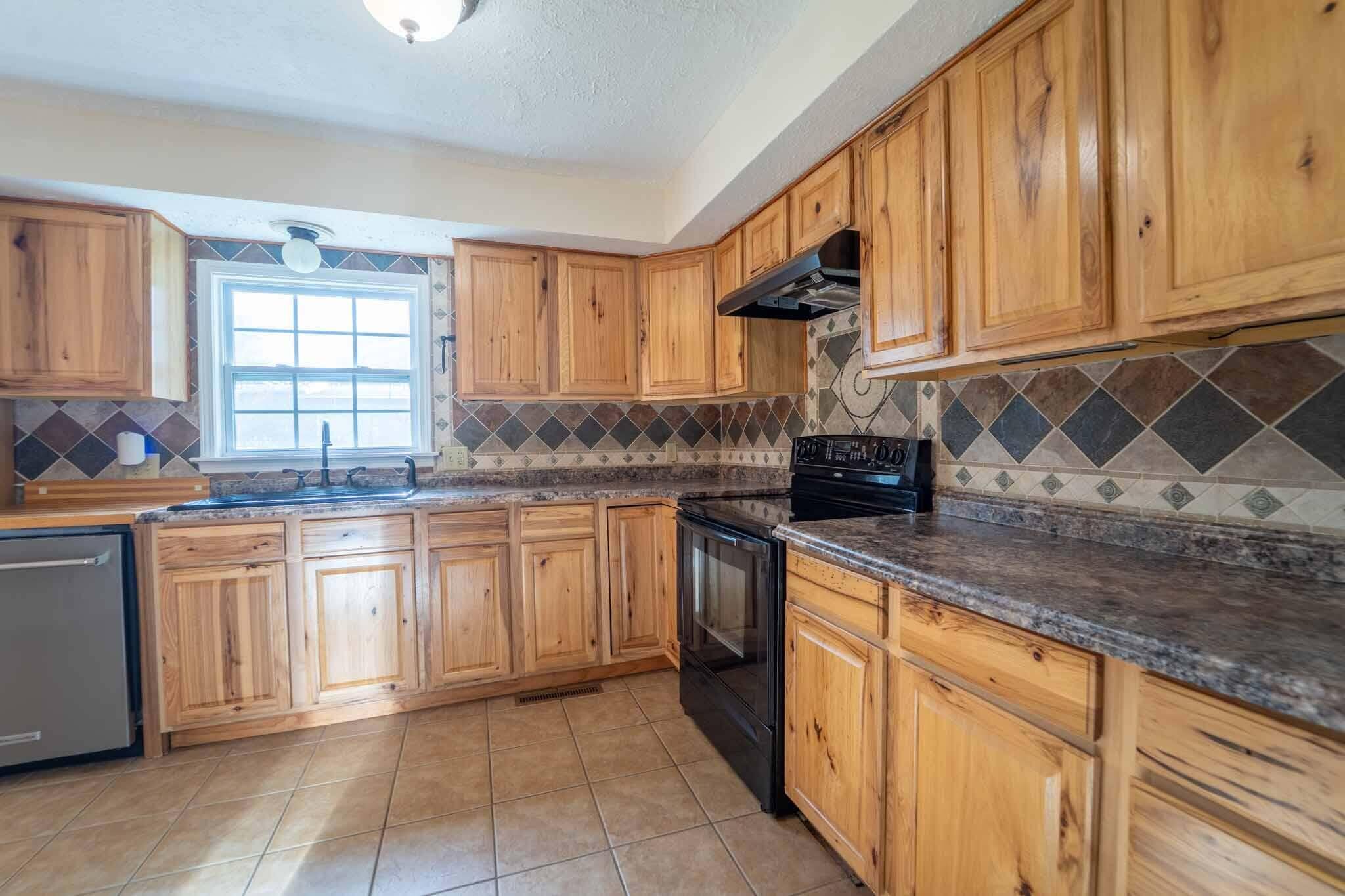 5486 South Clay Avenue Property Photo 14