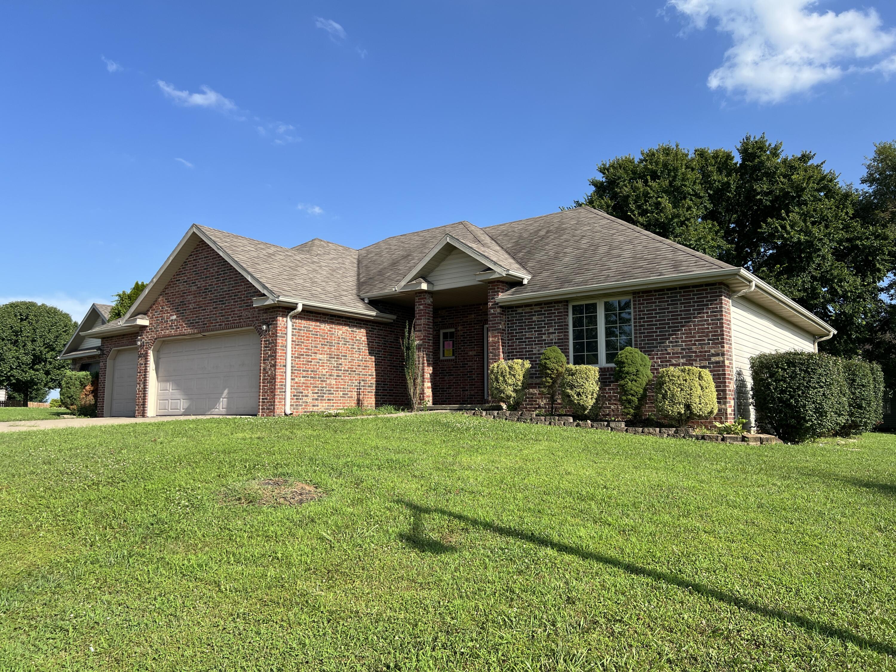 501 Falcon Heights Property Photo 2