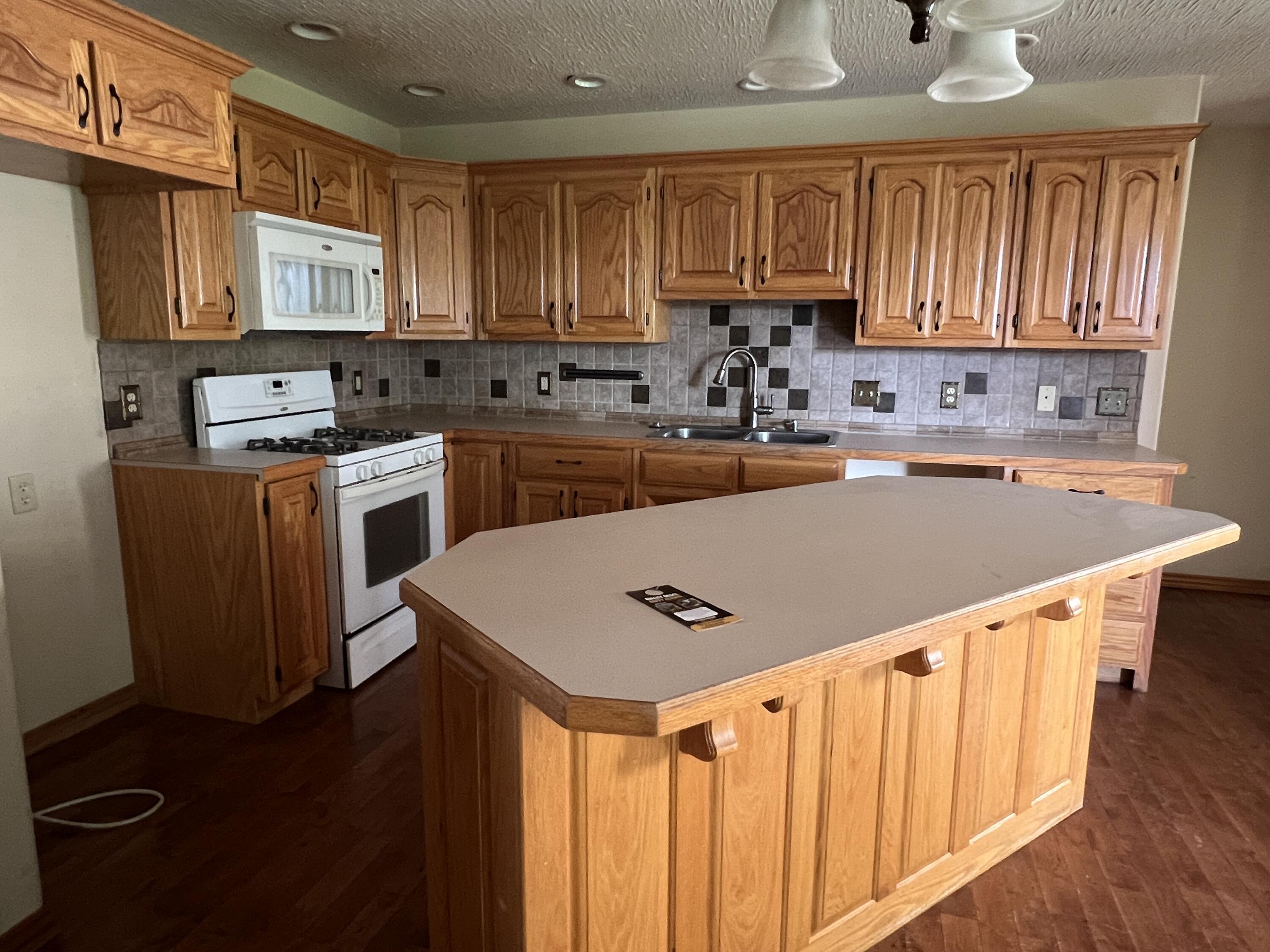 501 Falcon Heights Property Photo 9