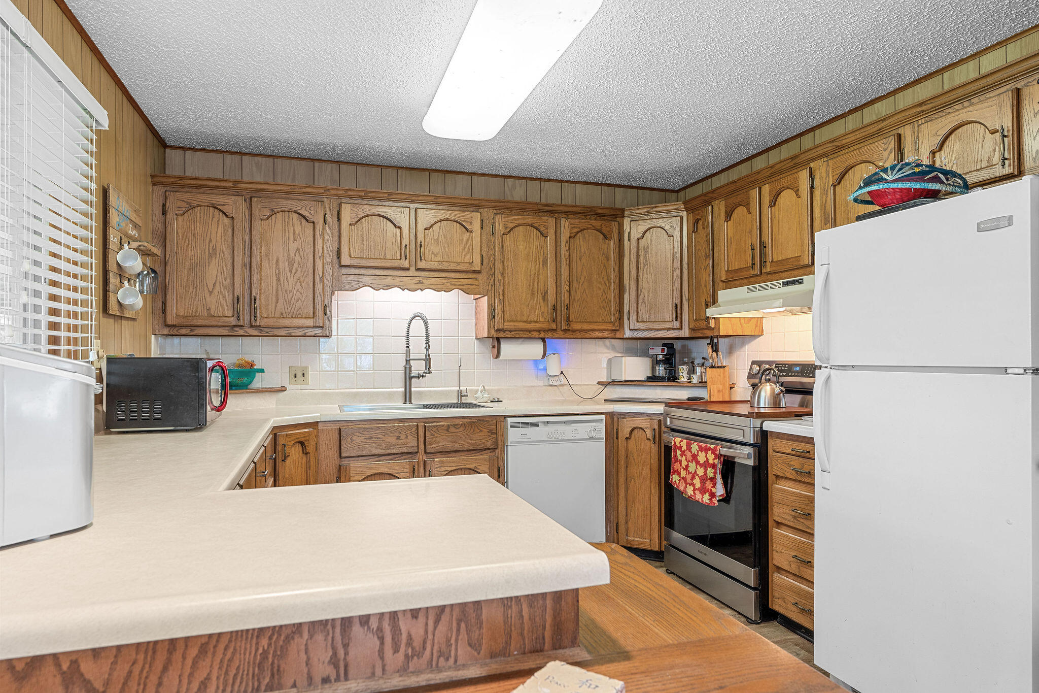 25691 Hillcrest Drive Property Photo 7