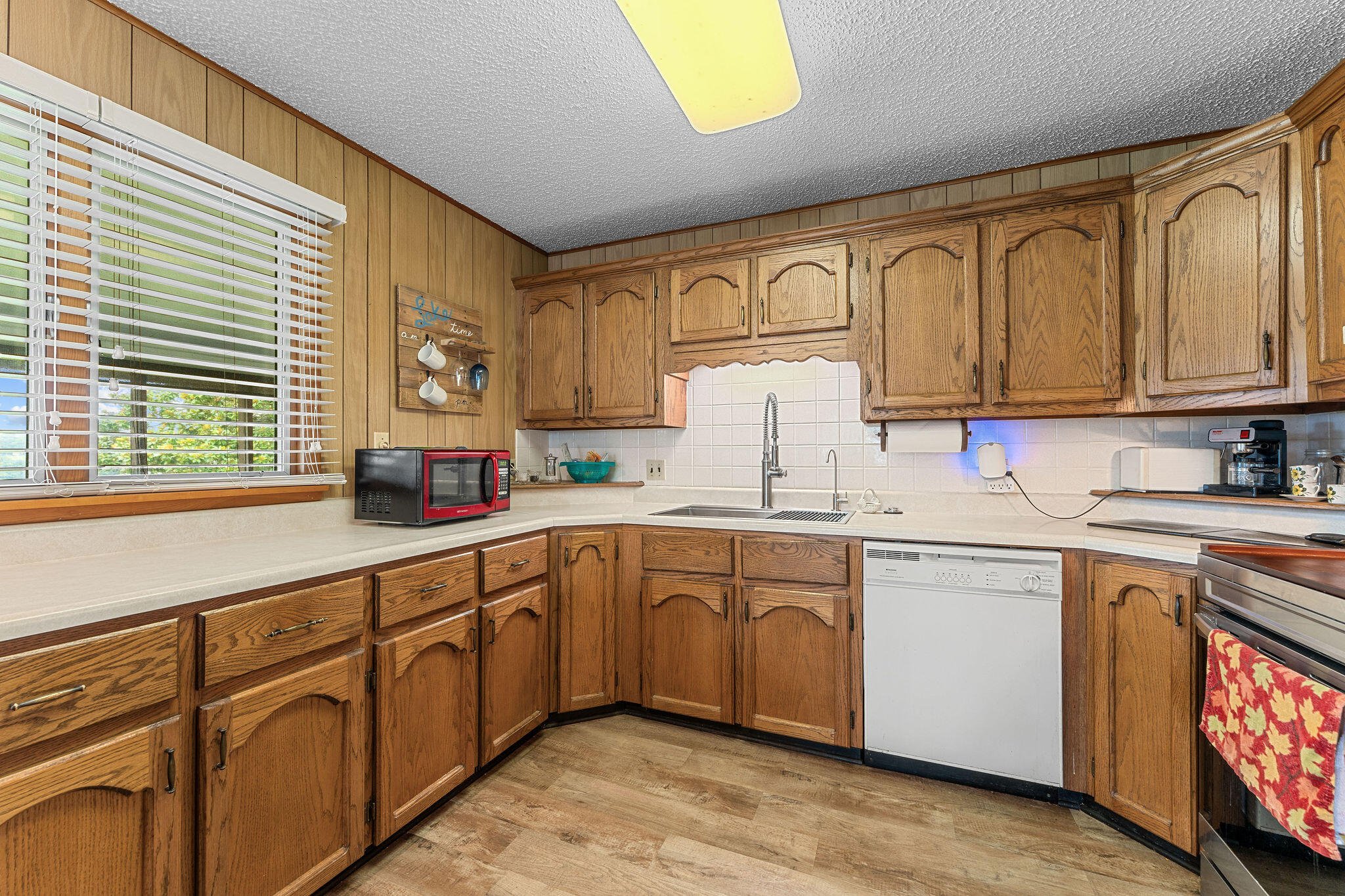 25691 Hillcrest Drive Property Photo 8
