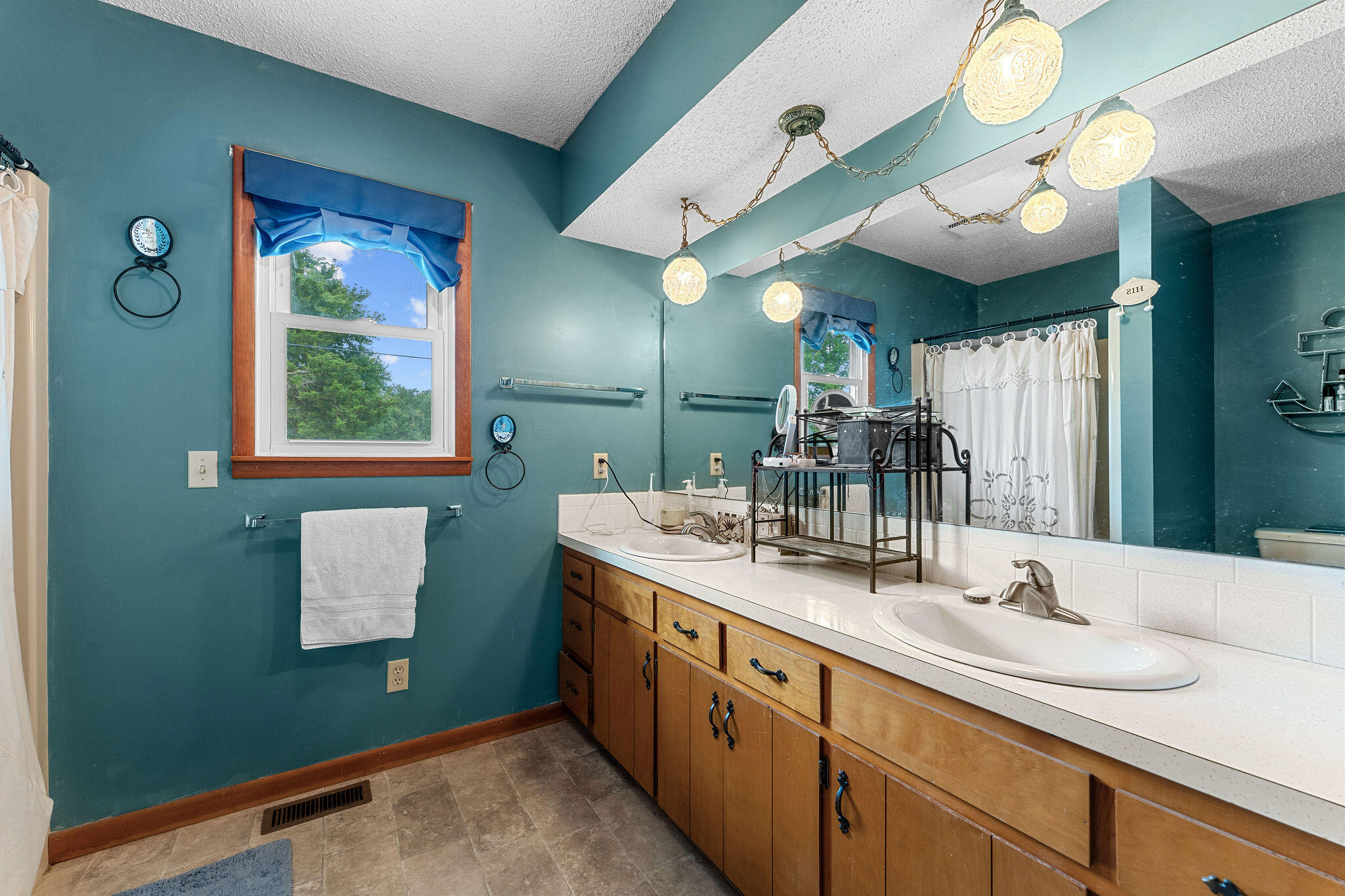 25691 Hillcrest Drive Property Photo 11