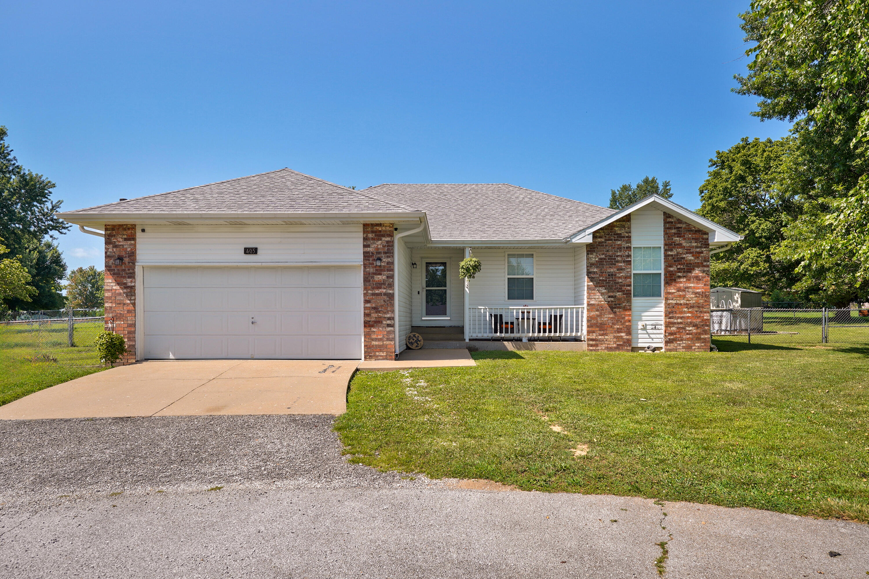 405 Lynn Drive Property Photo 2