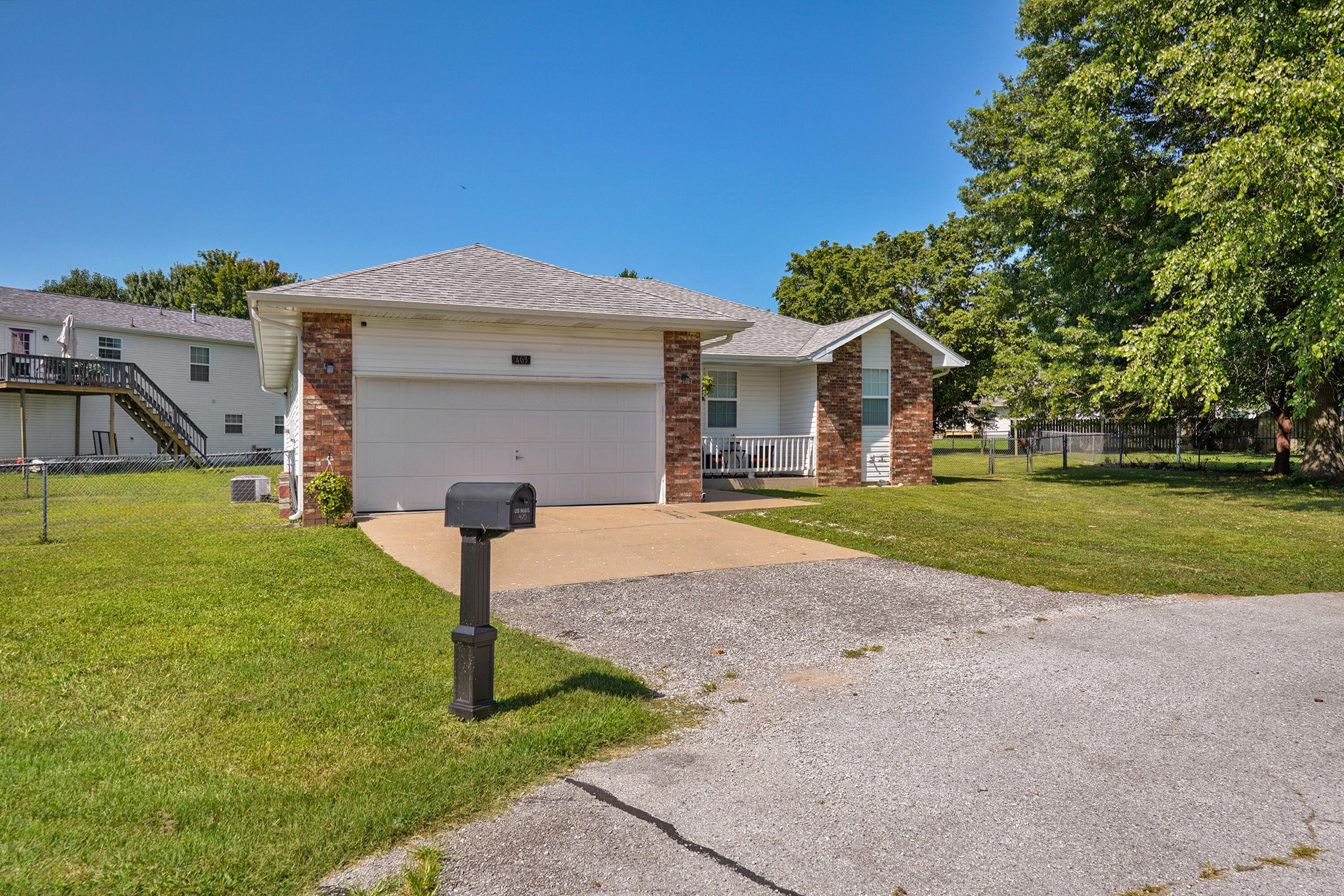 405 Lynn Drive Property Photo 4