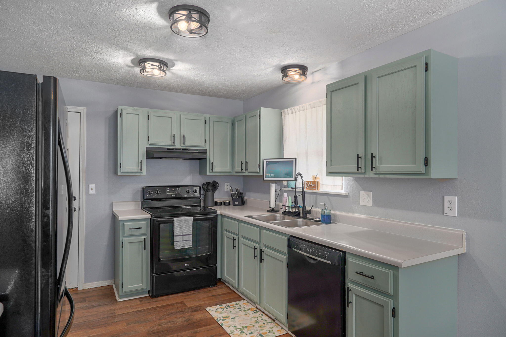 405 Lynn Drive Property Photo 12