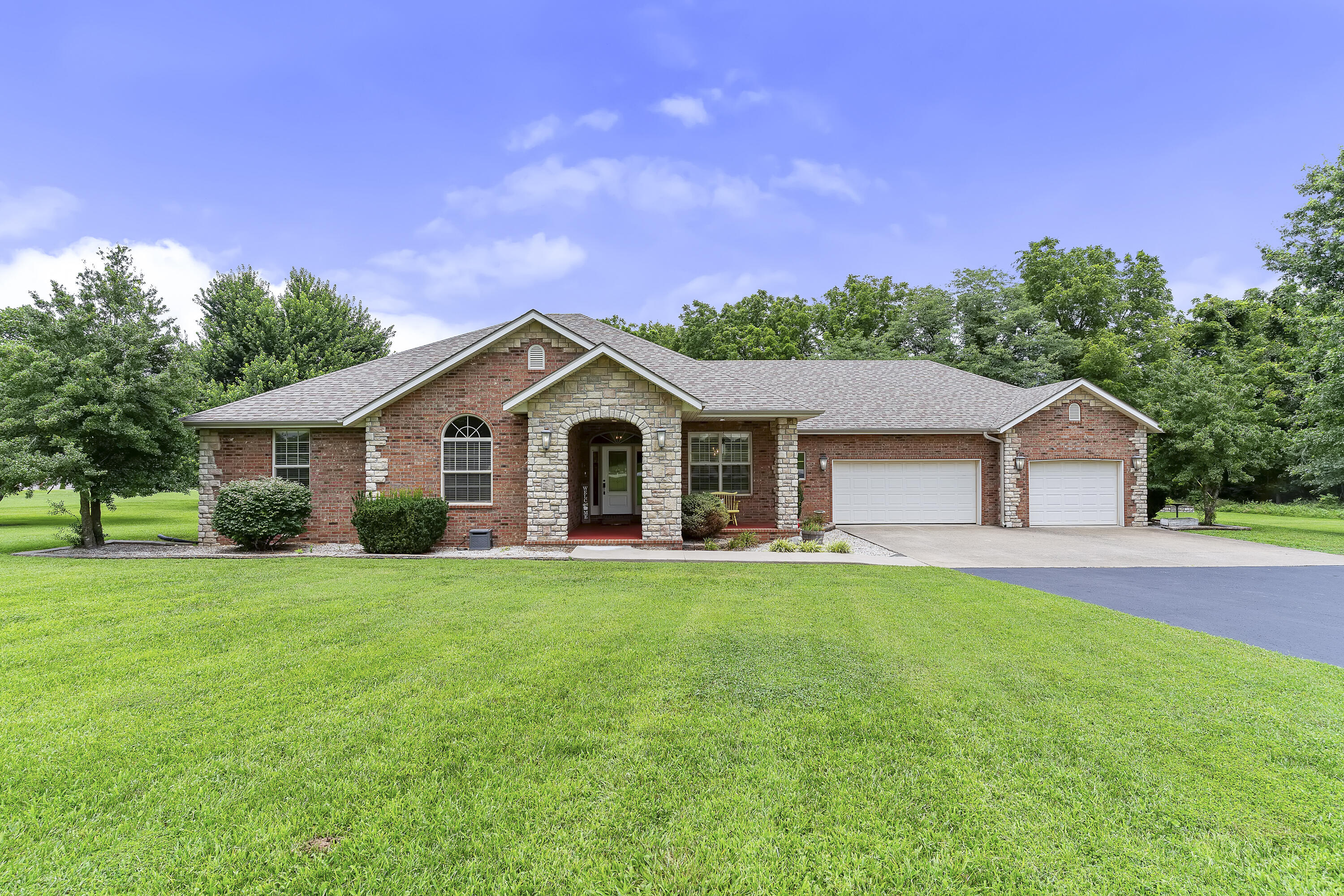 4465 North Raintree Drive