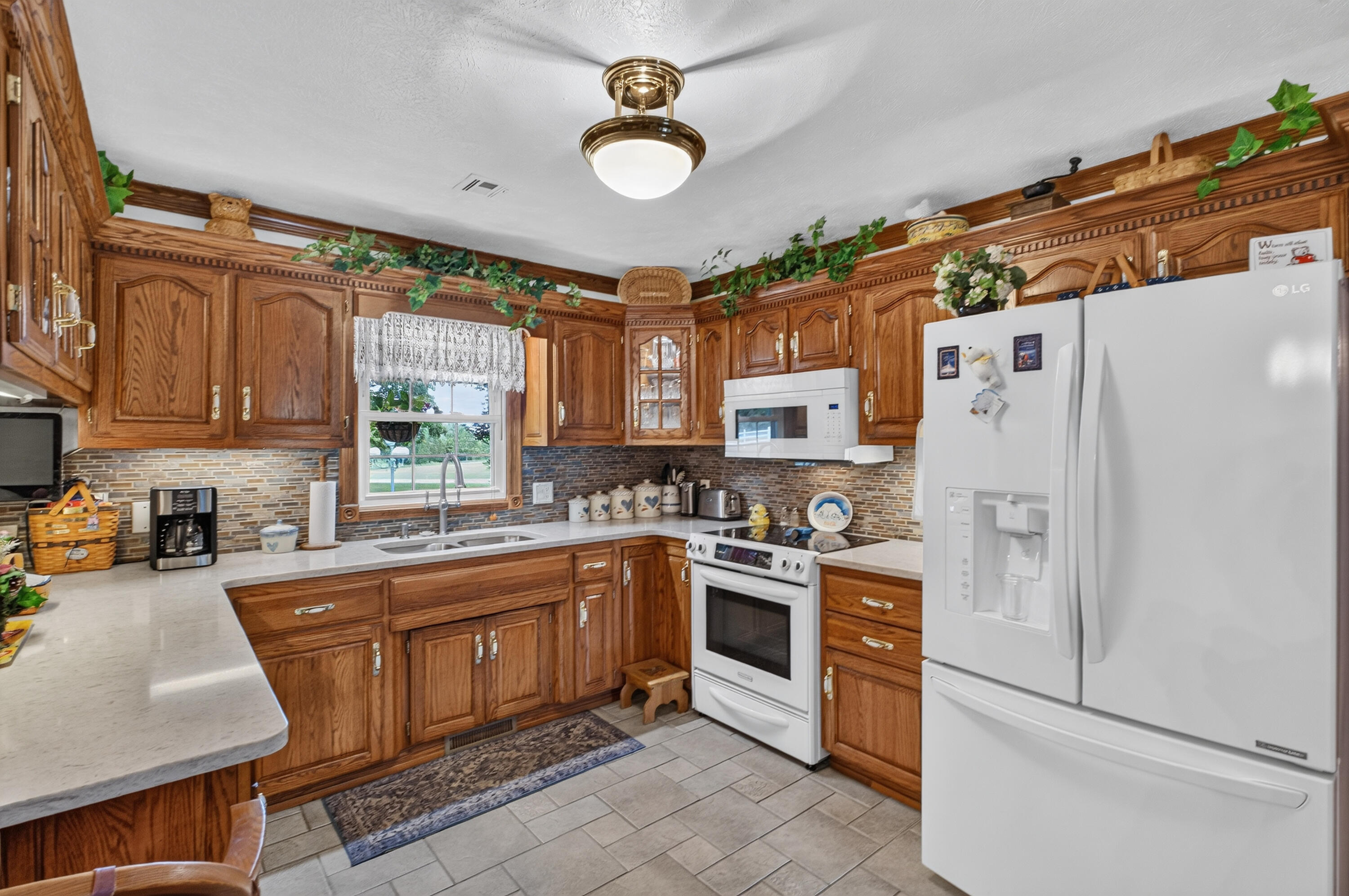 1568 Glossip Avenue Property Photo 10