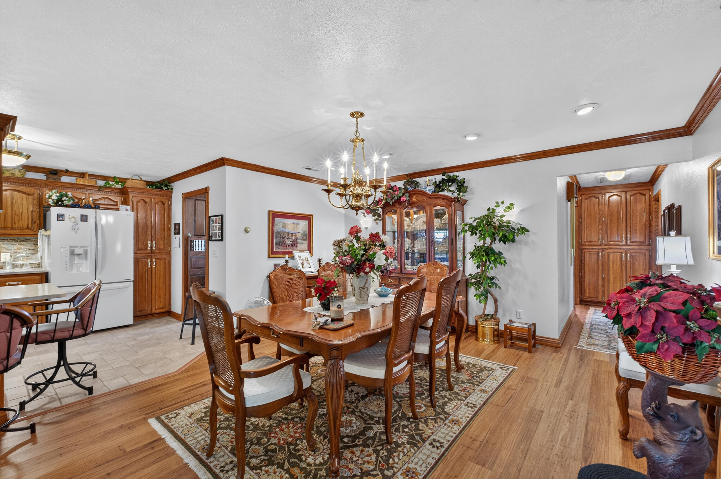1568 Glossip Avenue Property Photo 13