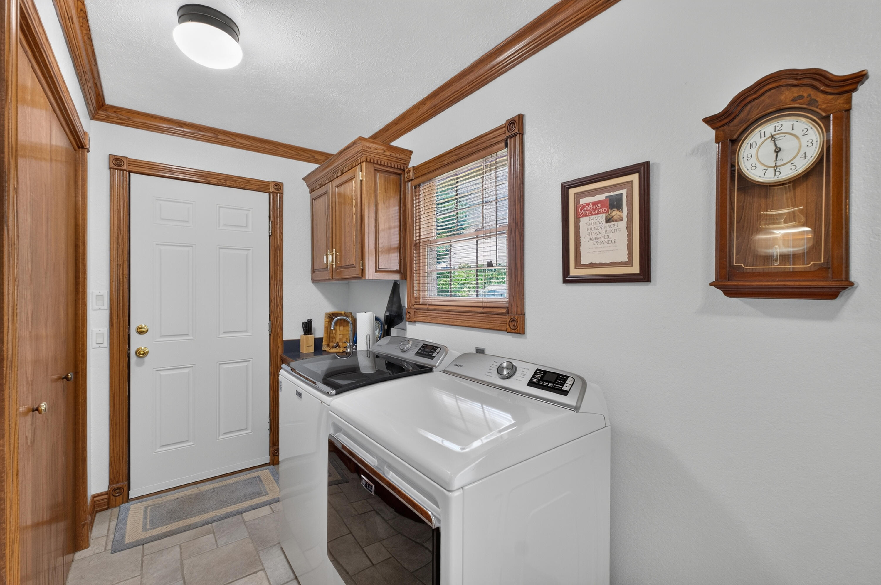 1568 Glossip Avenue Property Photo 27