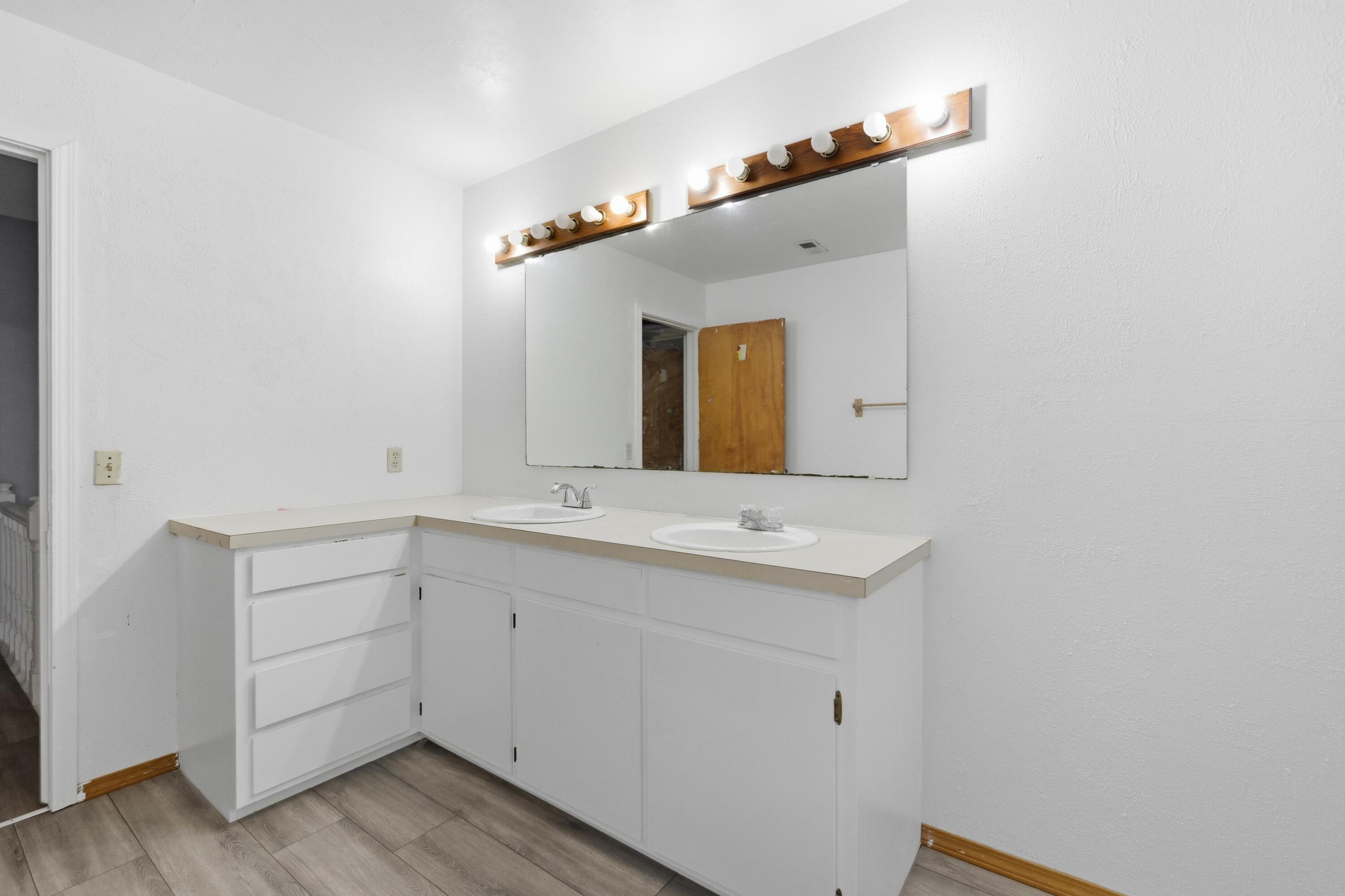 924 Weibert Road Property Photo 12