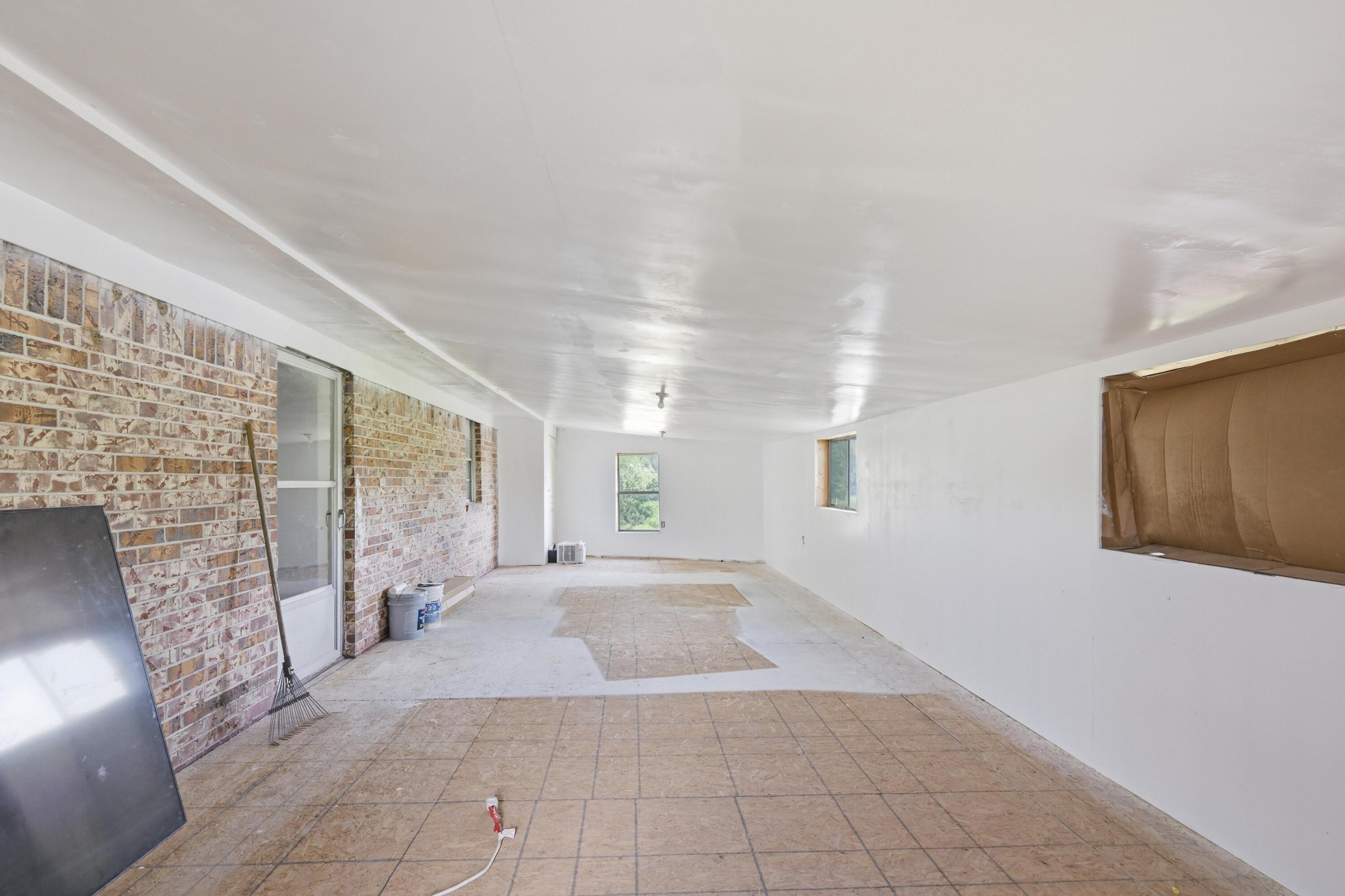 924 Weibert Road Property Photo 17