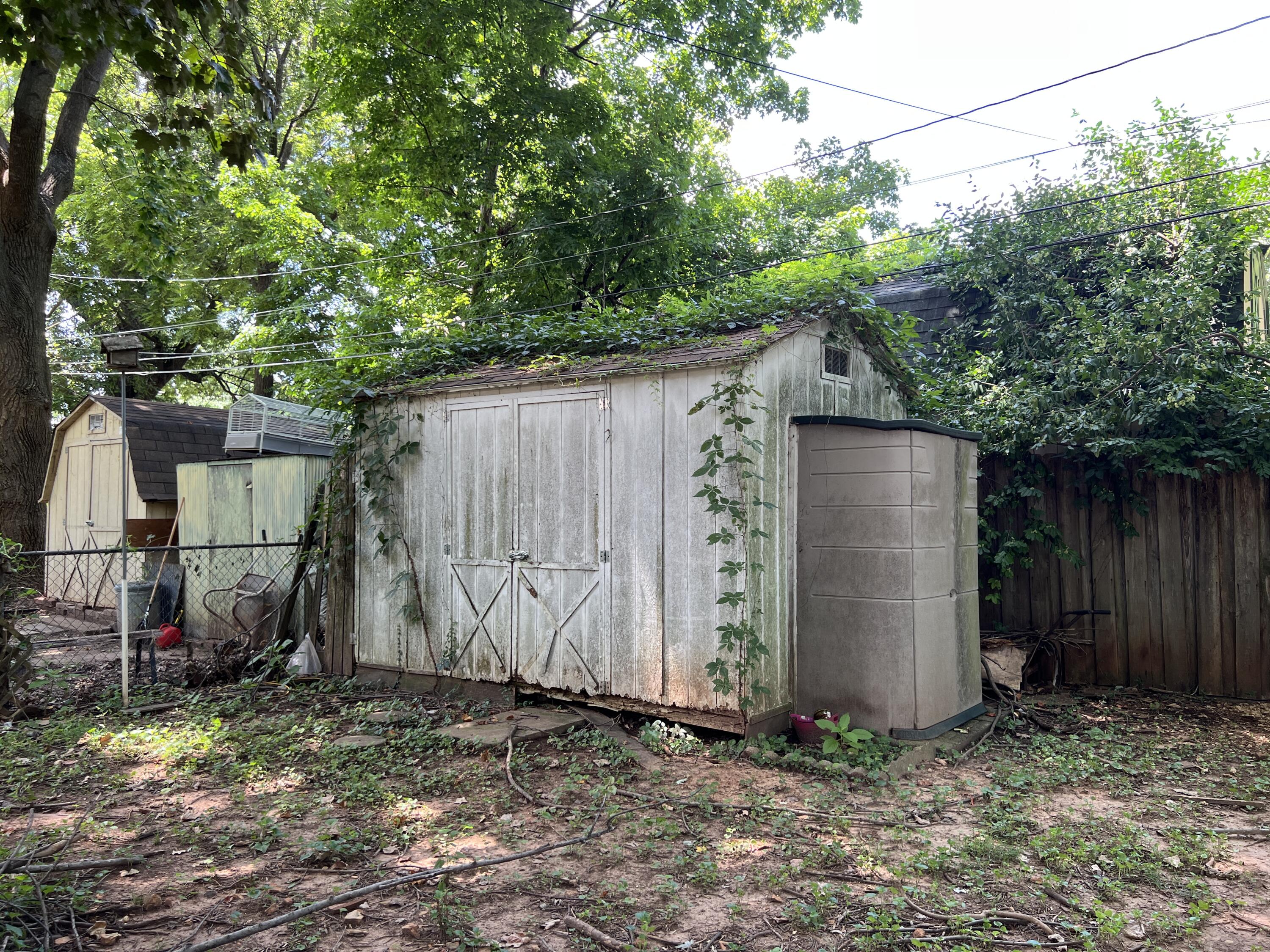 1949 South Broadway Avenue Property Photo 6