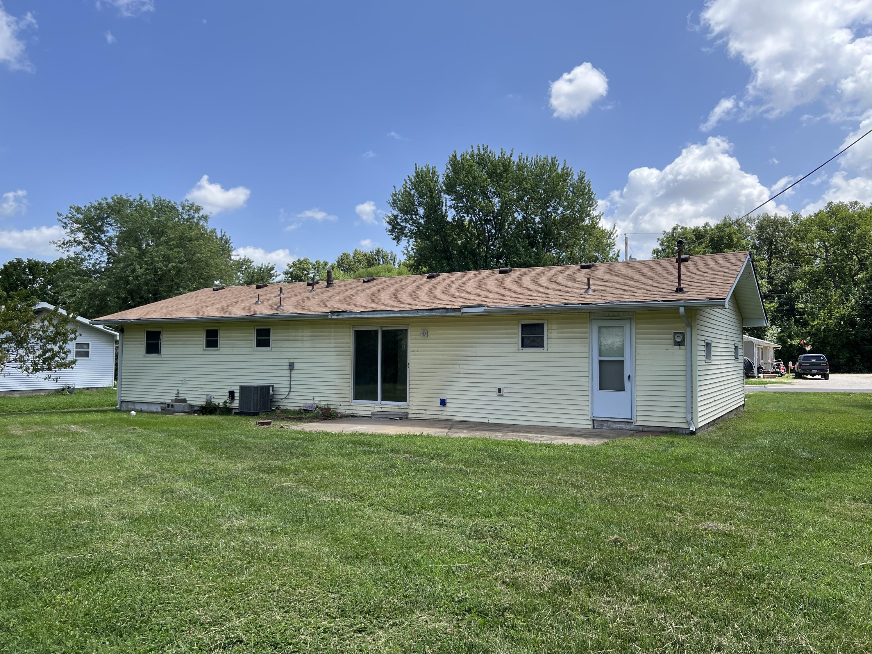 2249 North Clifton Avenue Property Photo 3