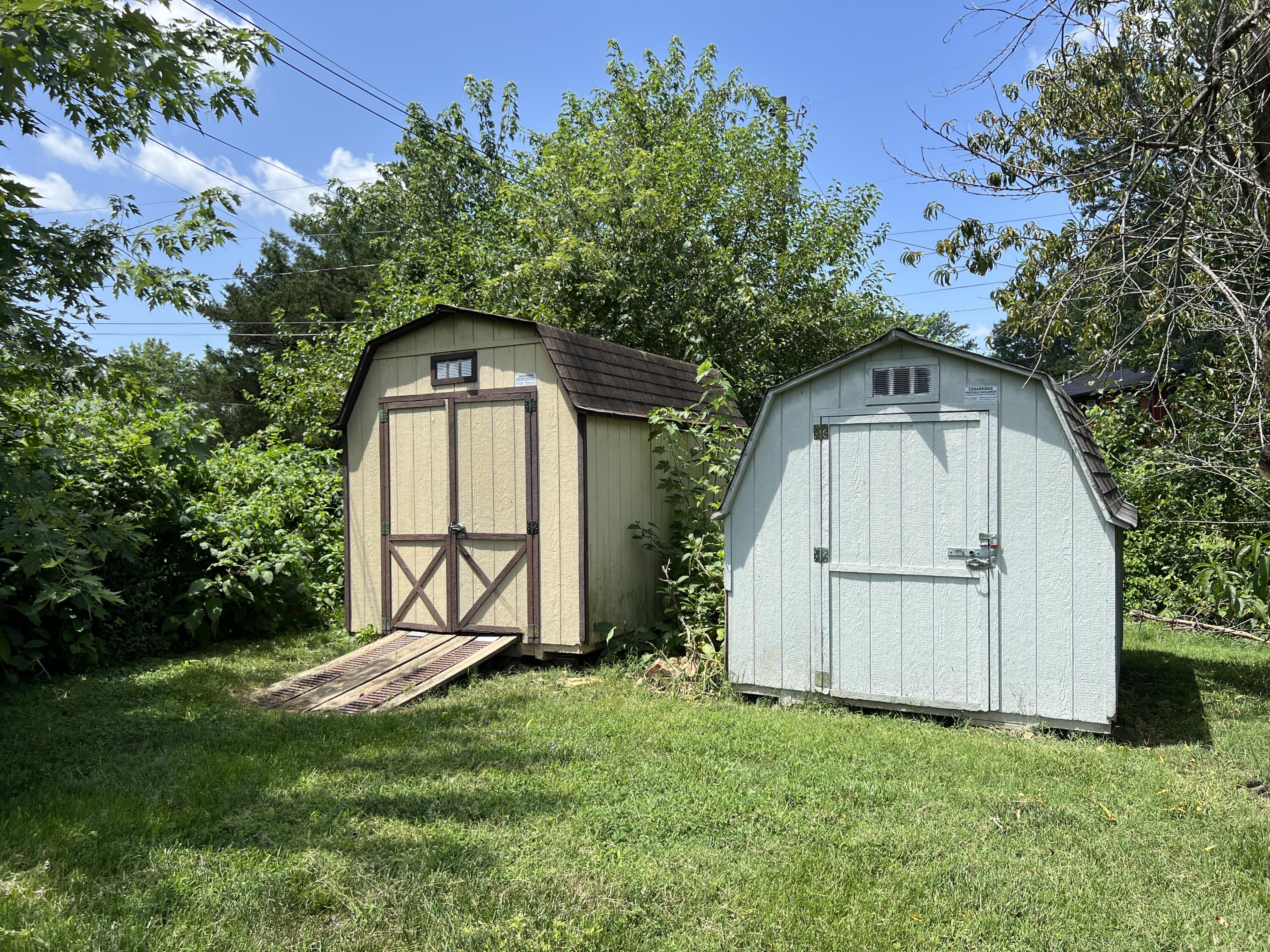 2249 North Clifton Avenue Property Photo 4