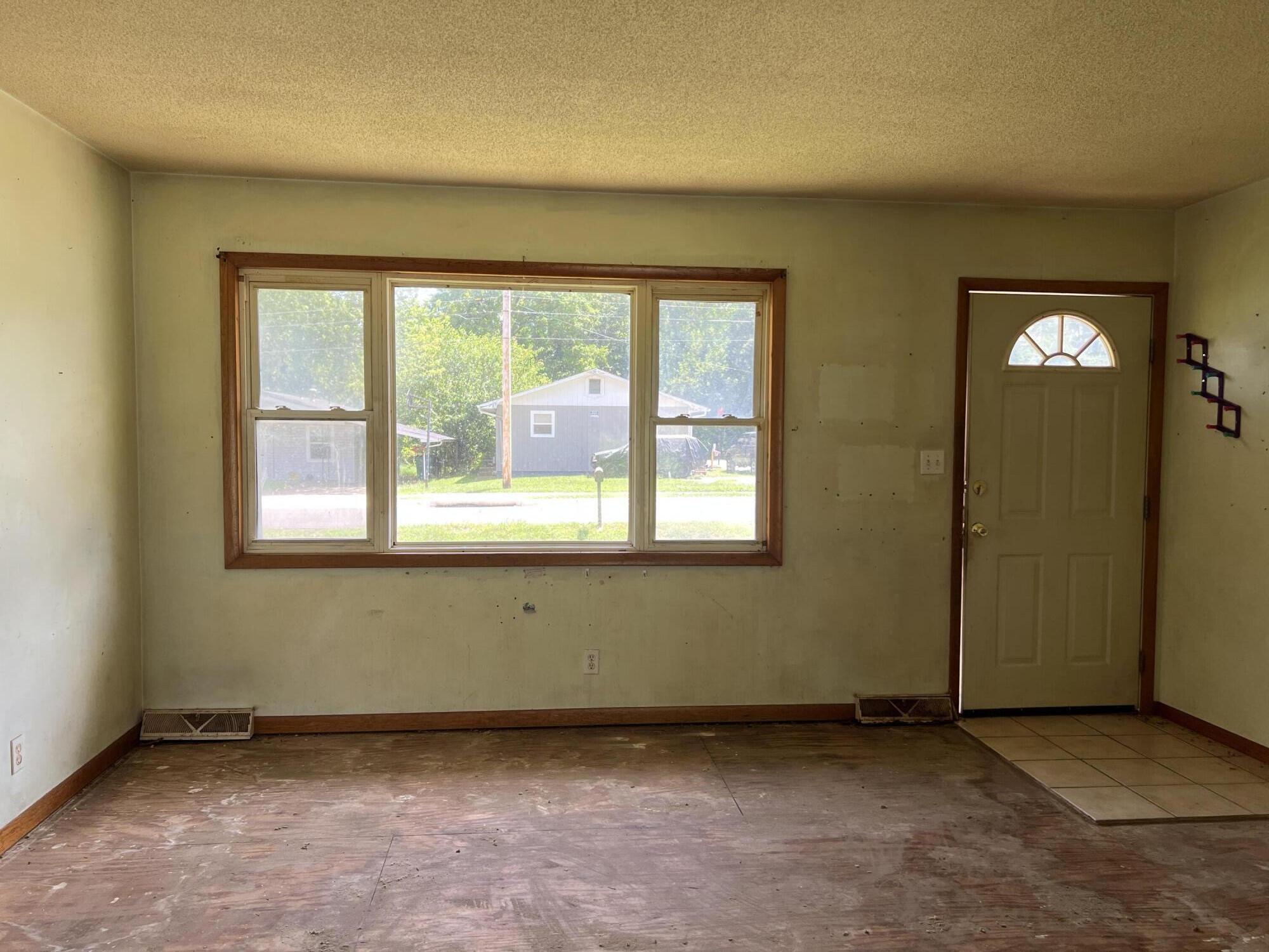 2249 North Clifton Avenue Property Photo 5