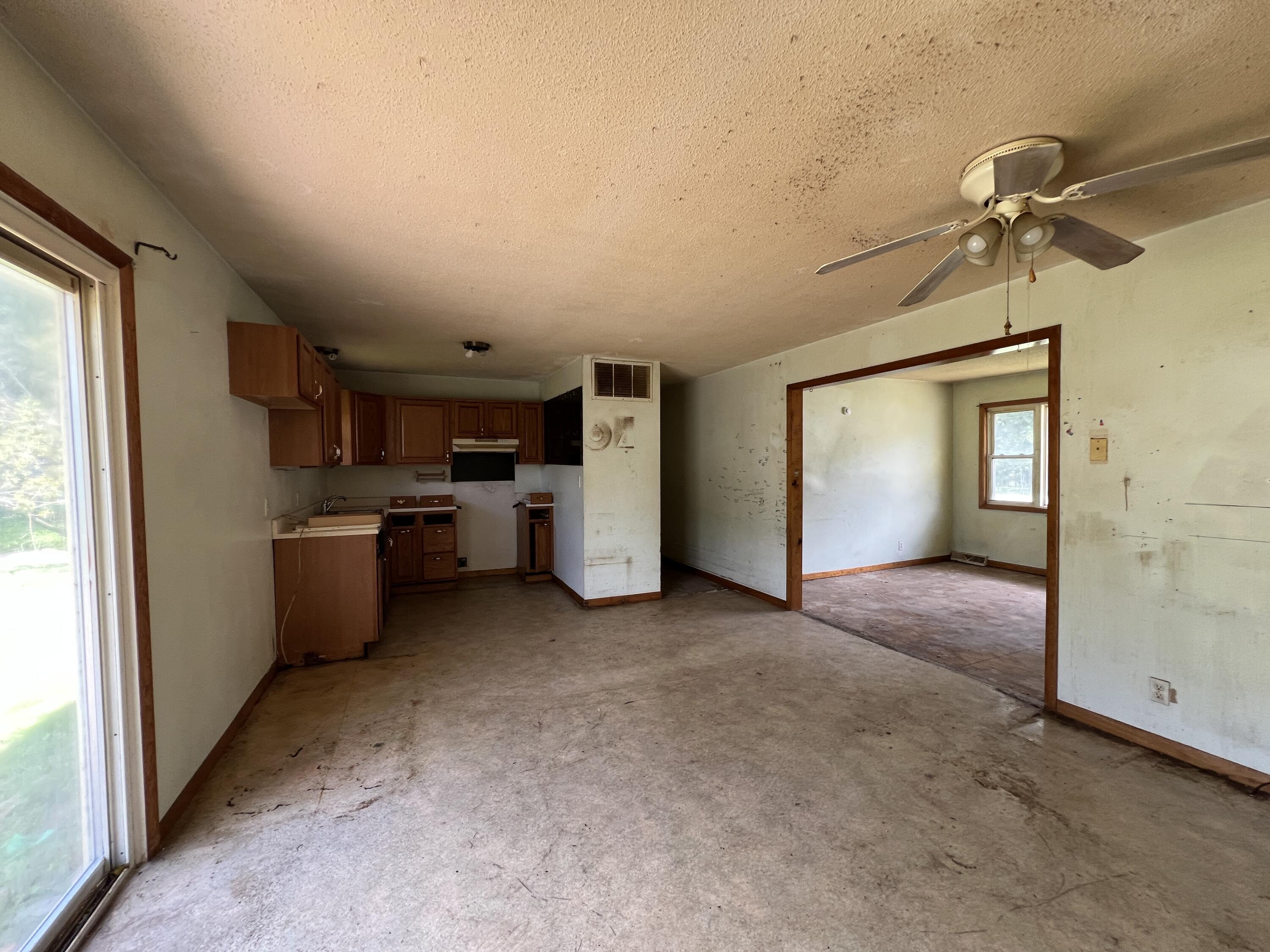 2249 North Clifton Avenue Property Photo 7