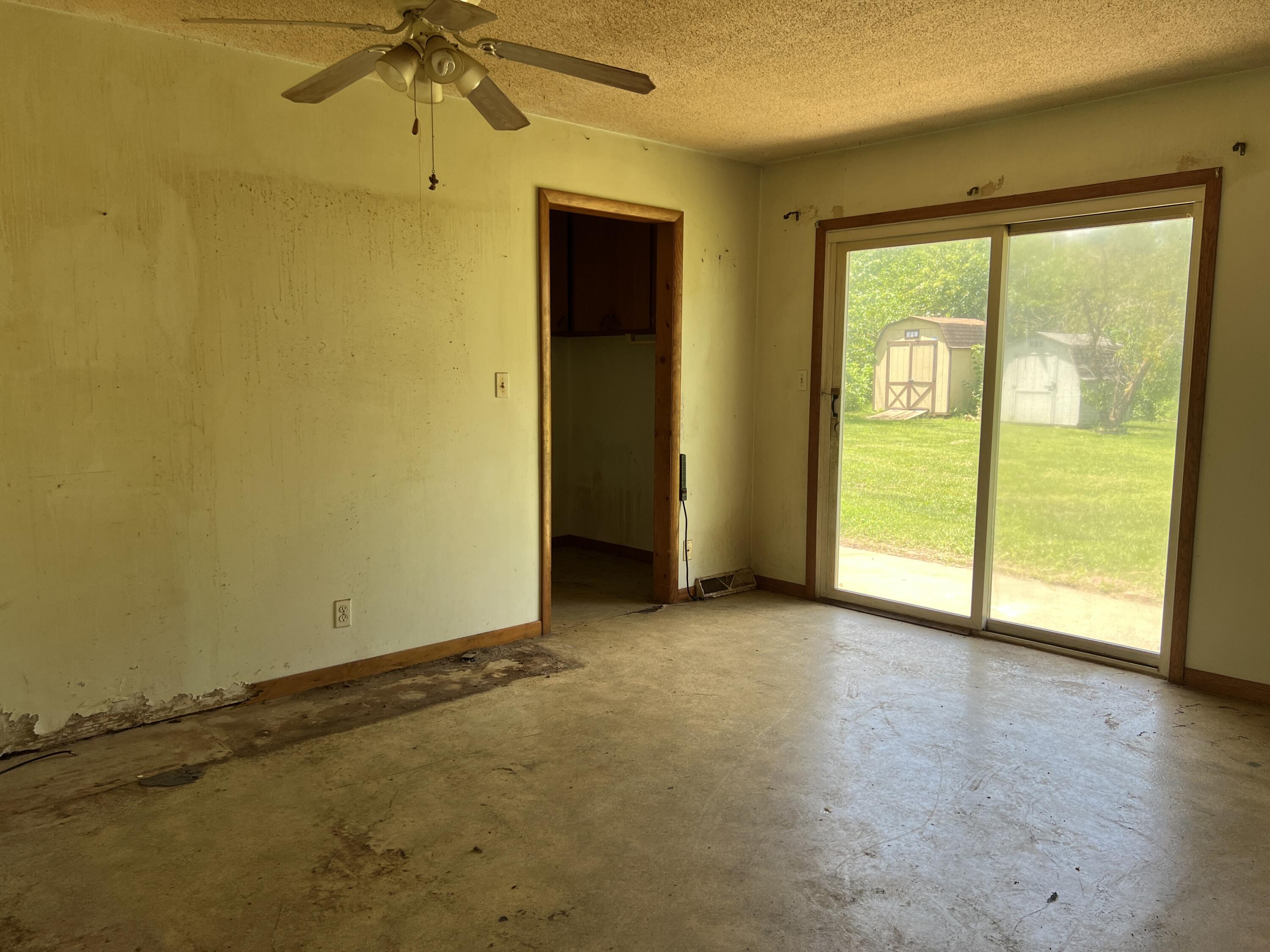 2249 North Clifton Avenue Property Photo 8