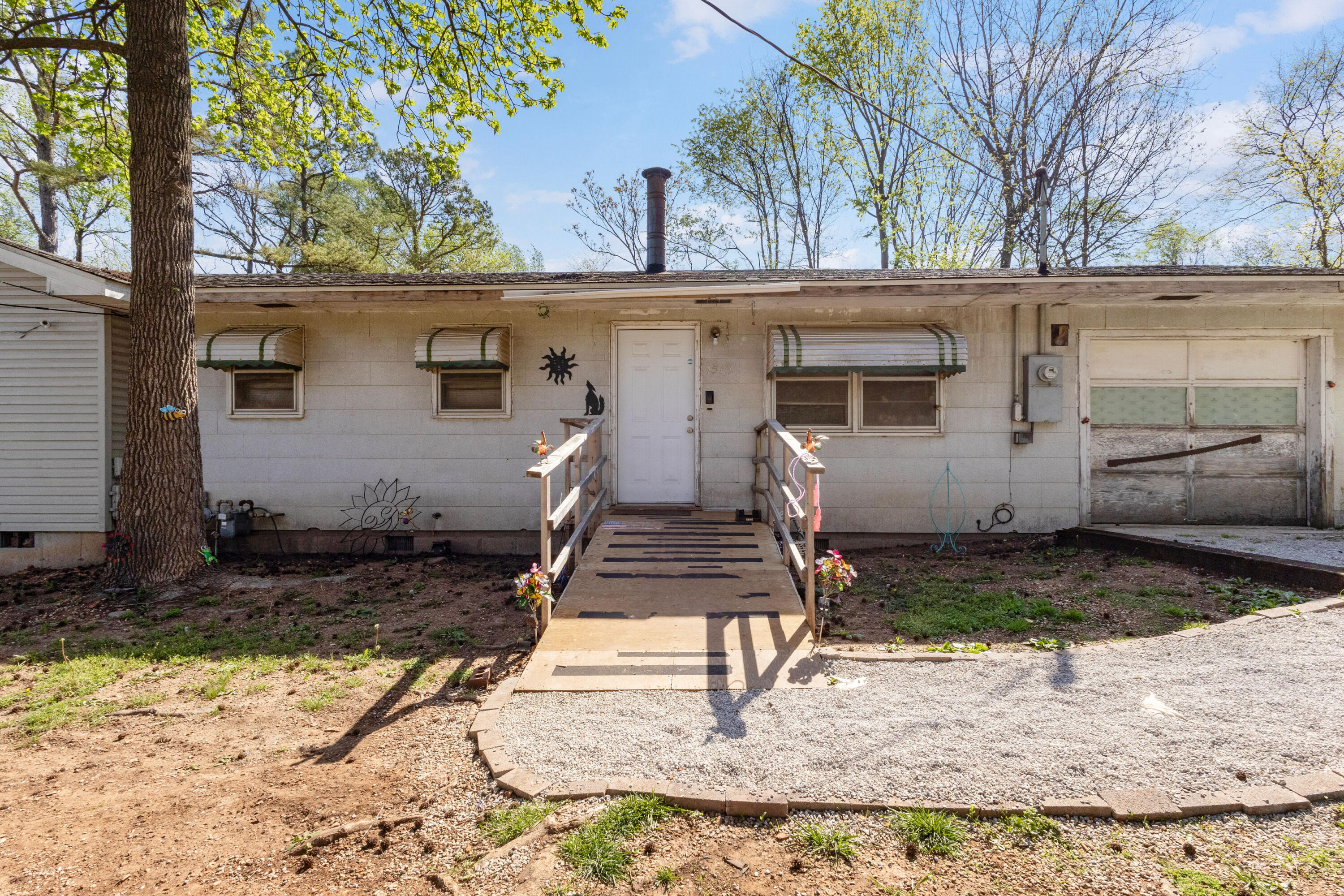 2512 North Benton Avenue Property Photo 7