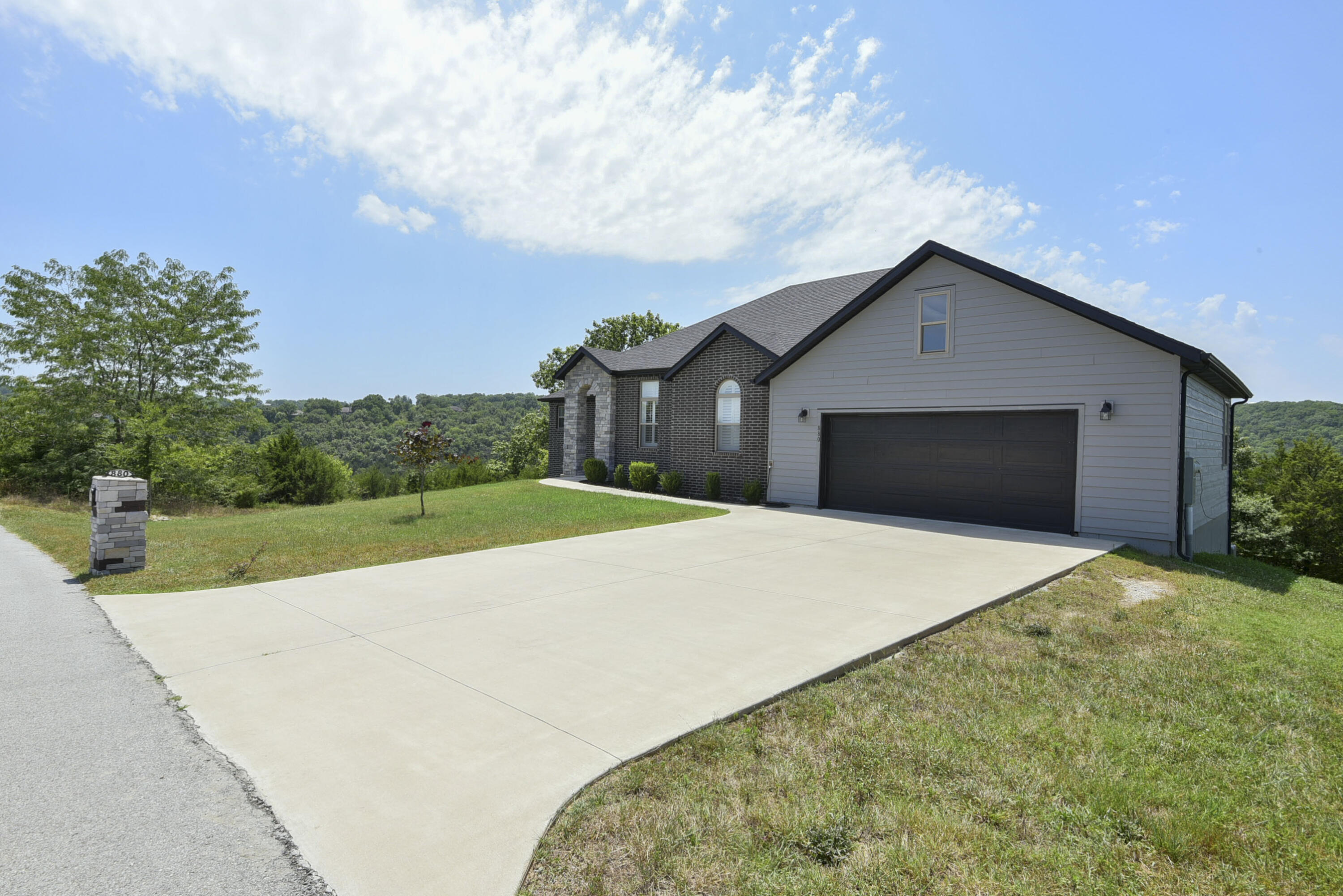 880 Black Forest Lane Property Photo 4