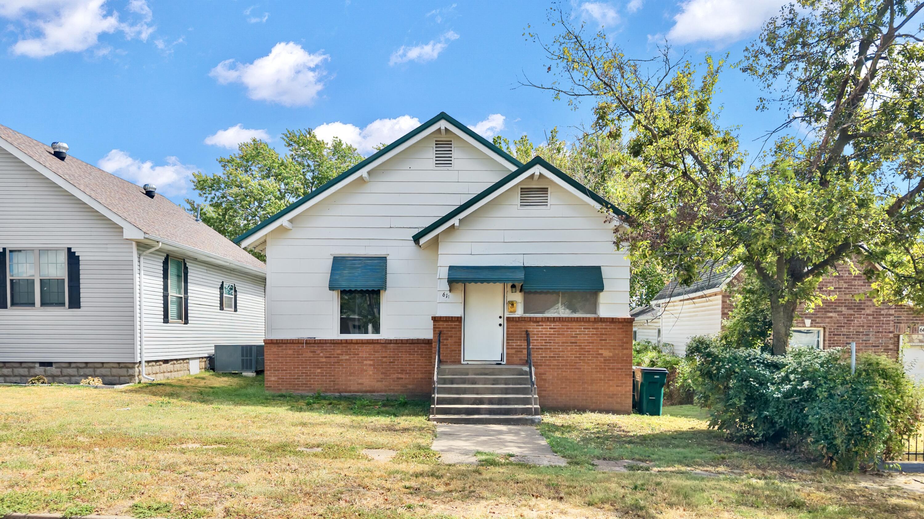 611 8th Street Property Photo 1