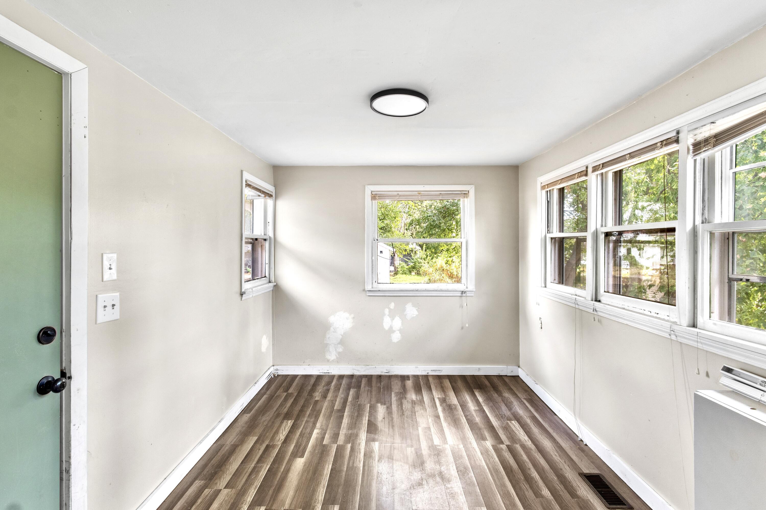611 8th Street Property Photo 2