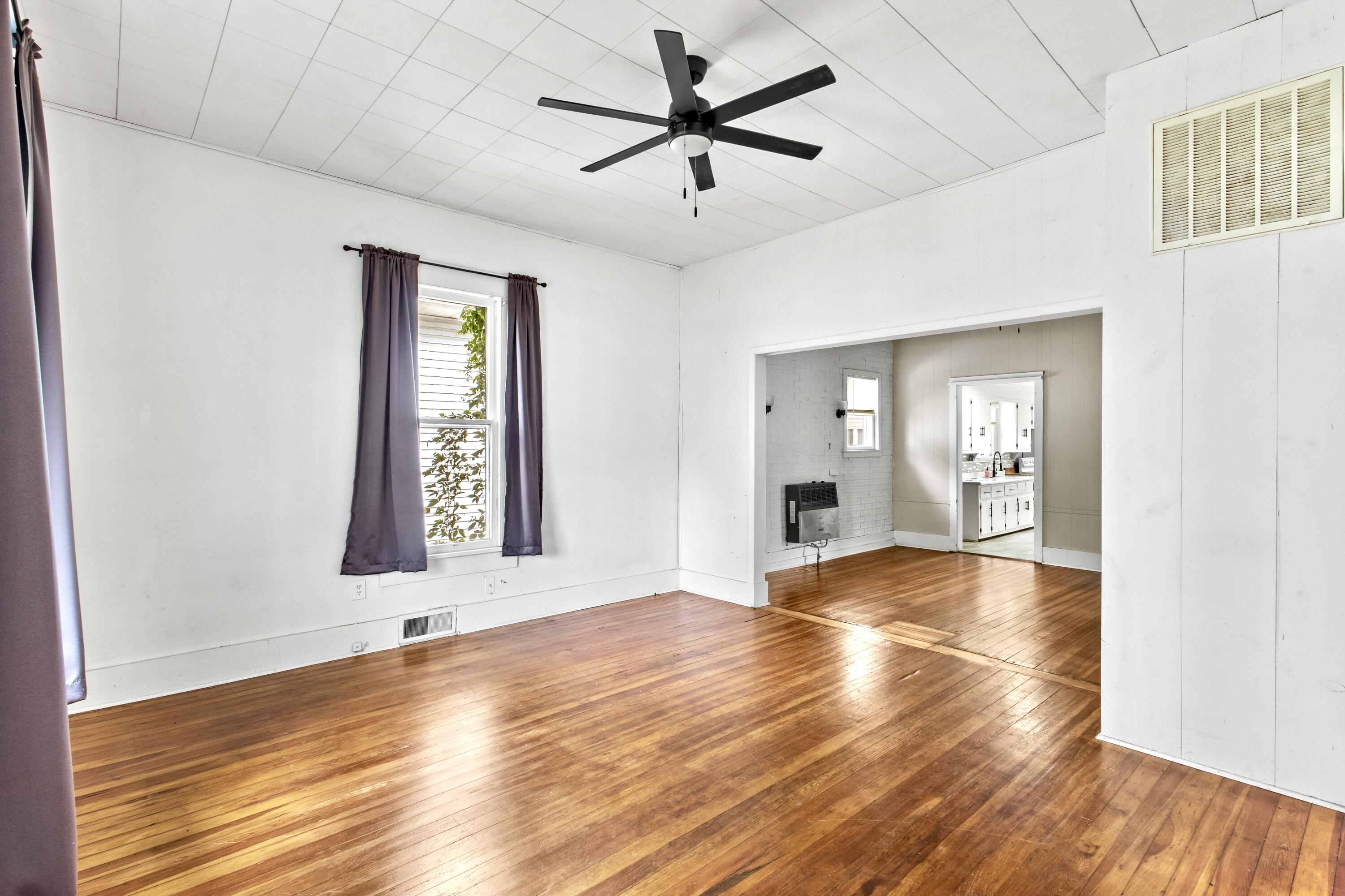 611 8th Street Property Photo 4