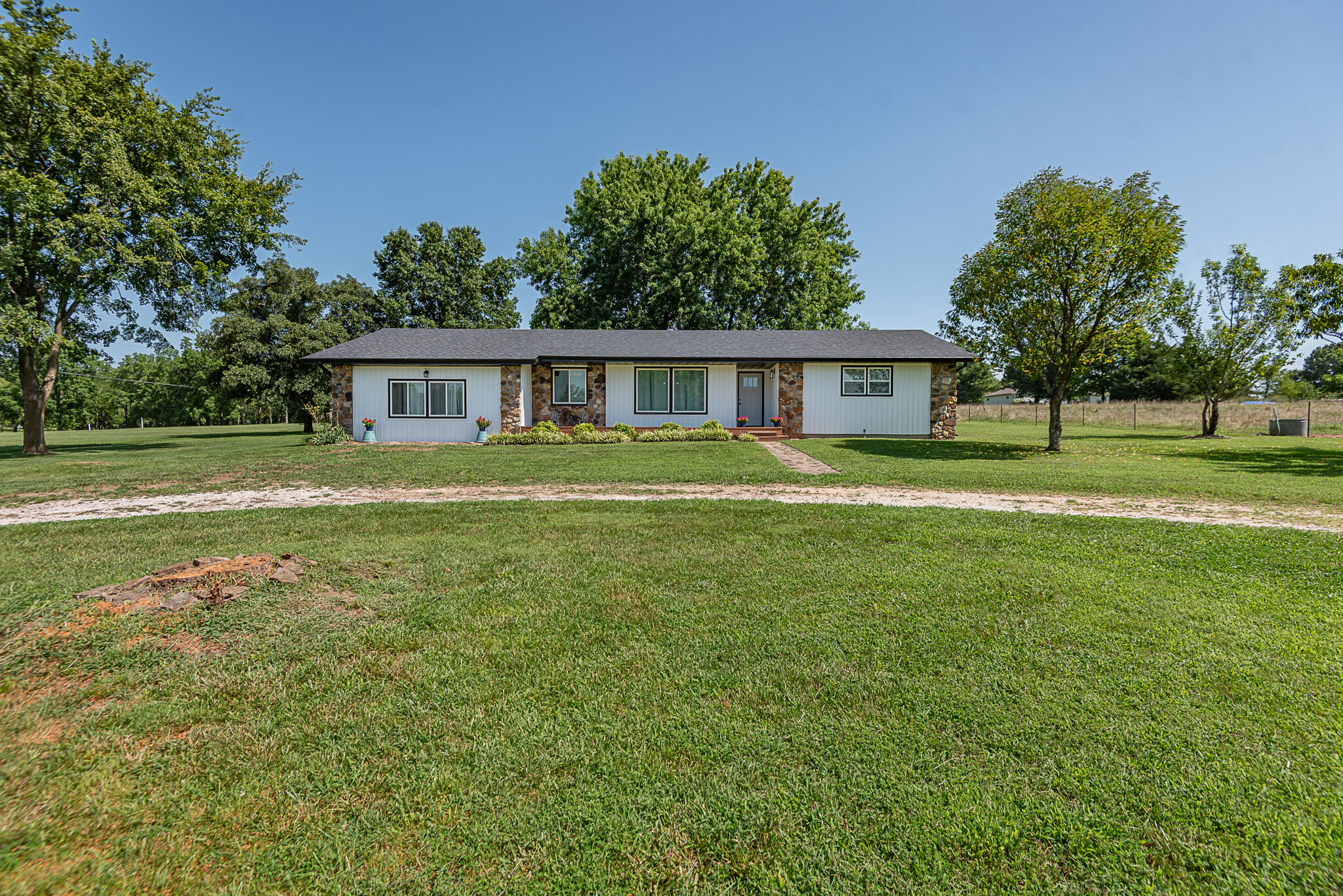 1905 East Webb Road Property Photo 1