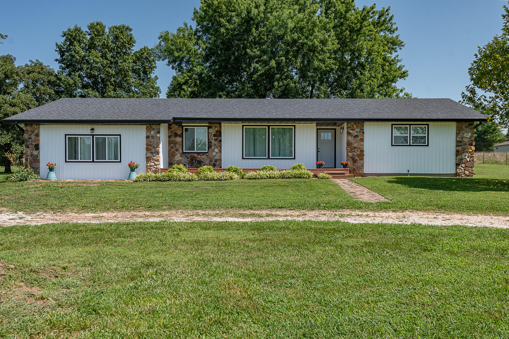1905 East Webb Road Property Photo 2