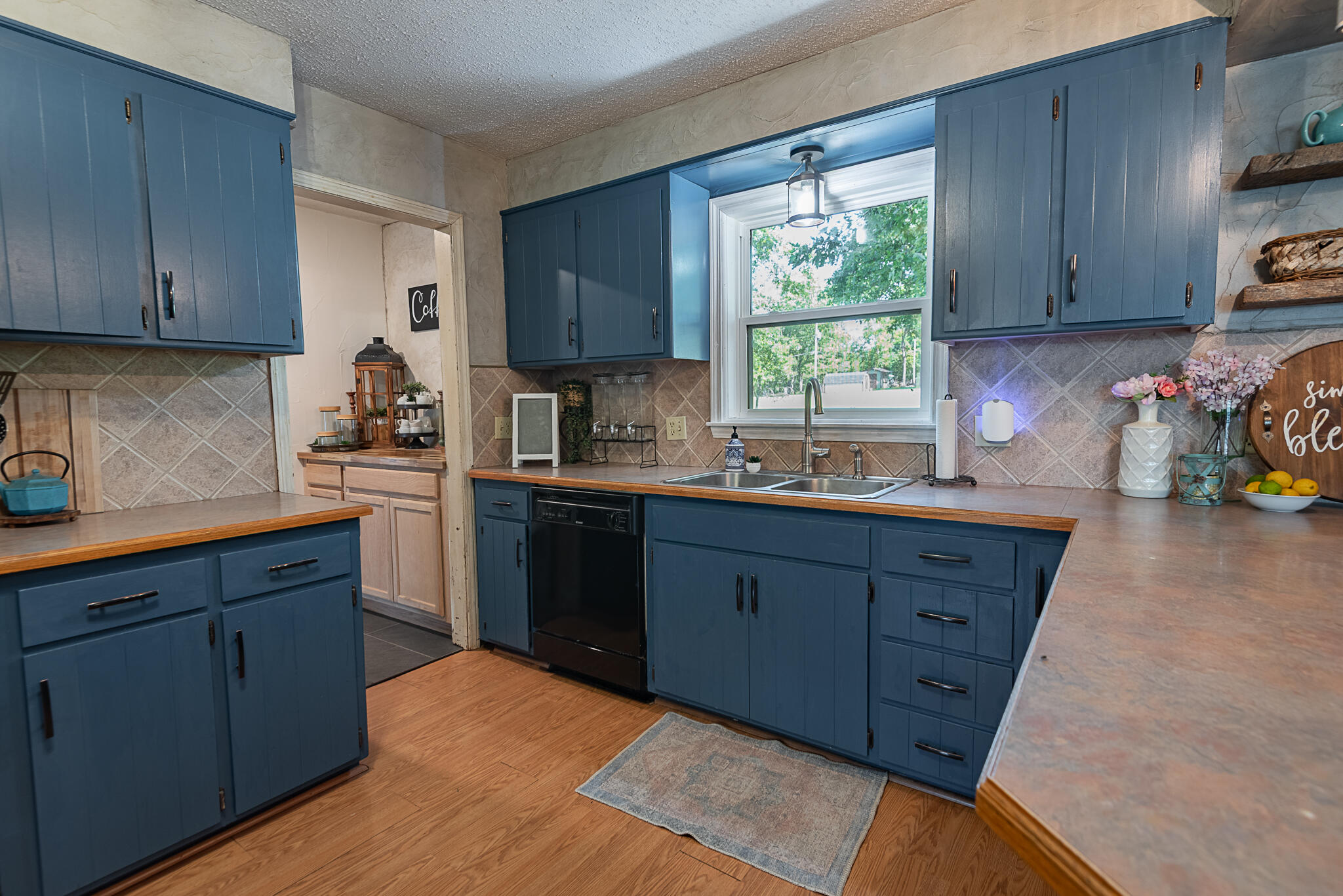 1905 East Webb Road Property Photo 25