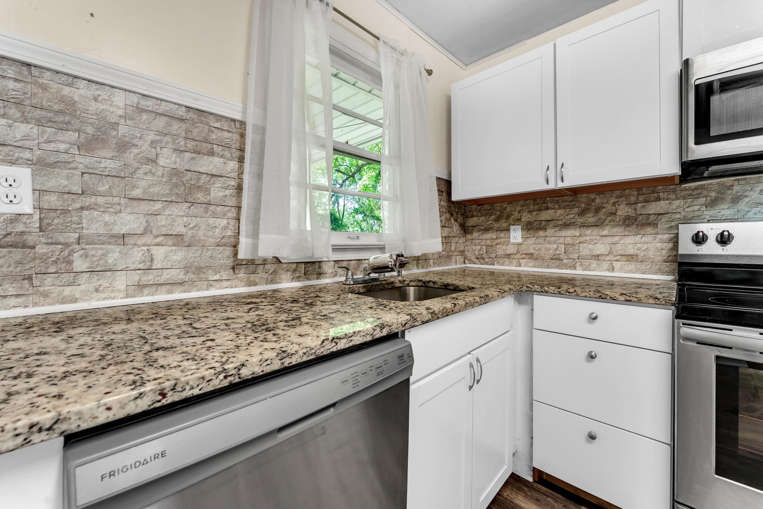 1714 West Scott Street Property Photo 19