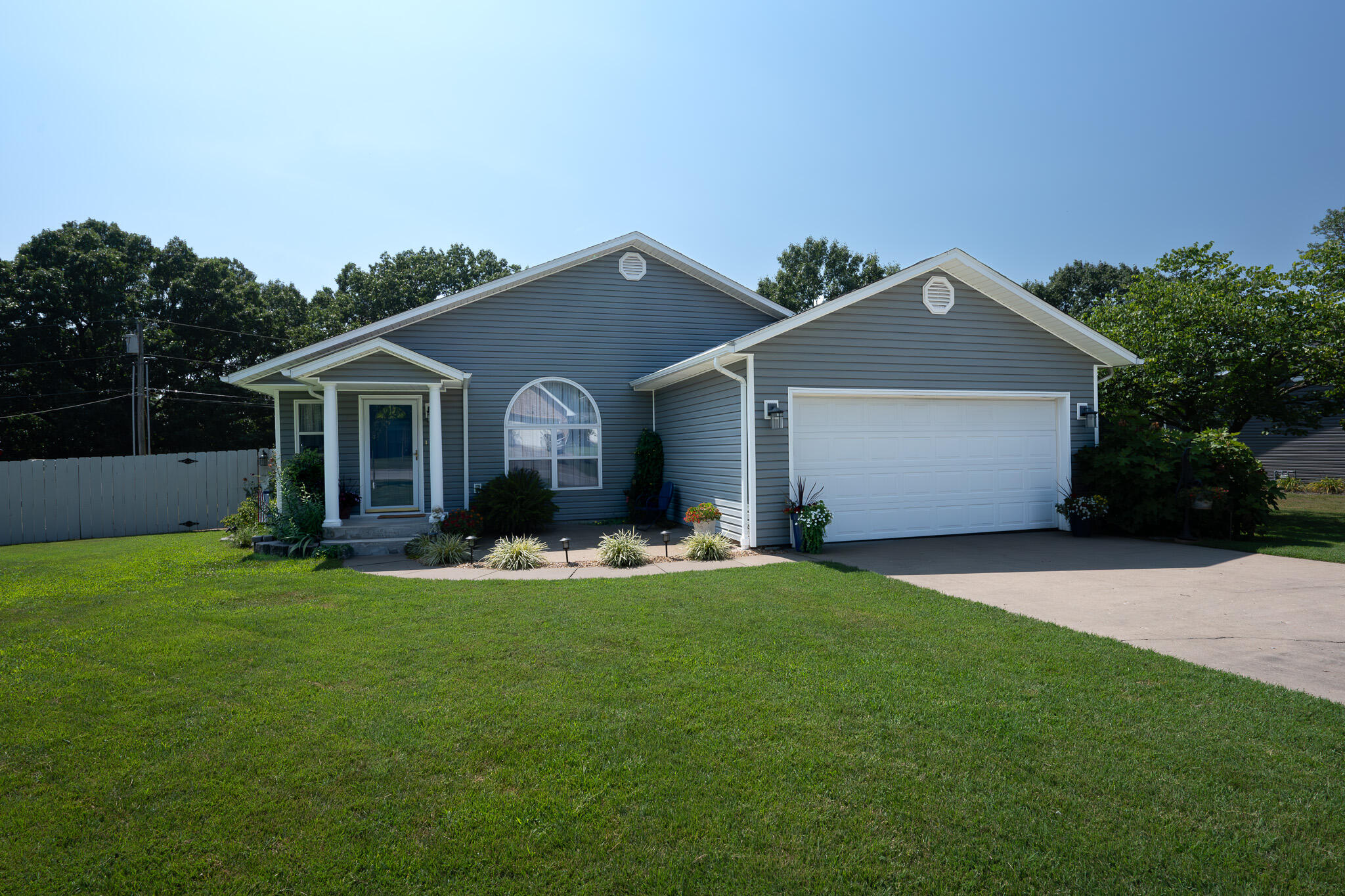806 Oak Hill Drive Property Photo 1