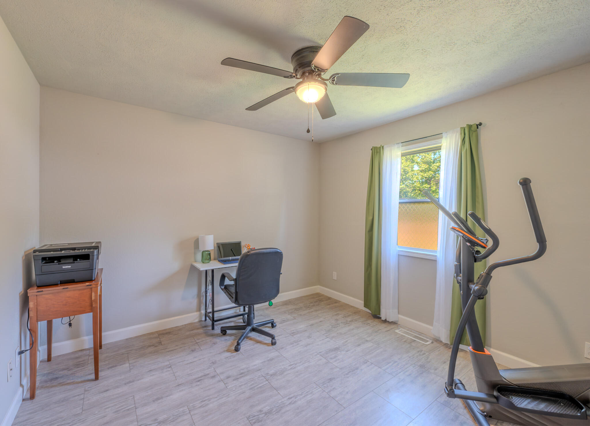 806 Oak Hill Drive Property Photo 12
