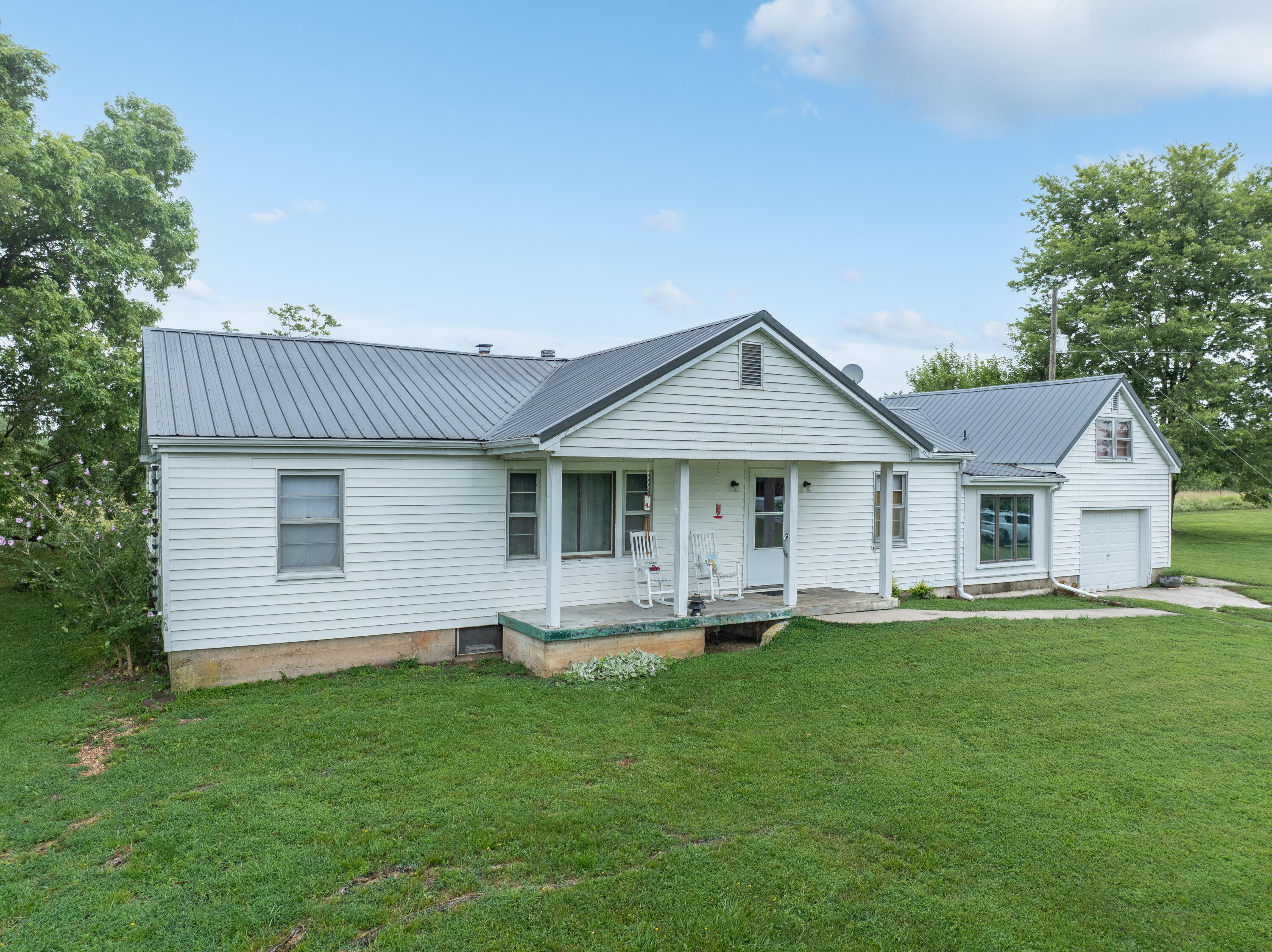 1944 Smyrna Road Property Photo 4