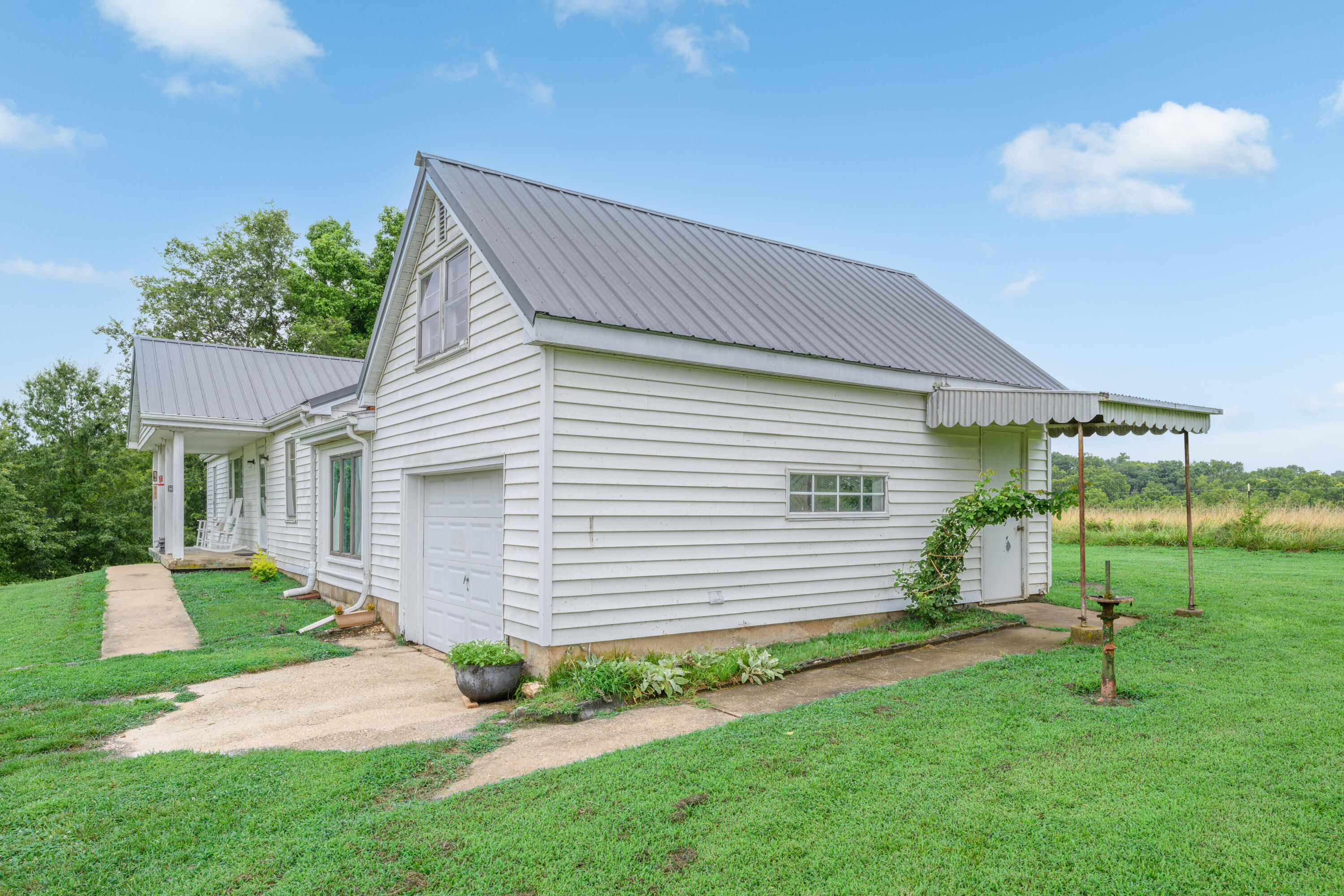 1944 Smyrna Road Property Photo 5
