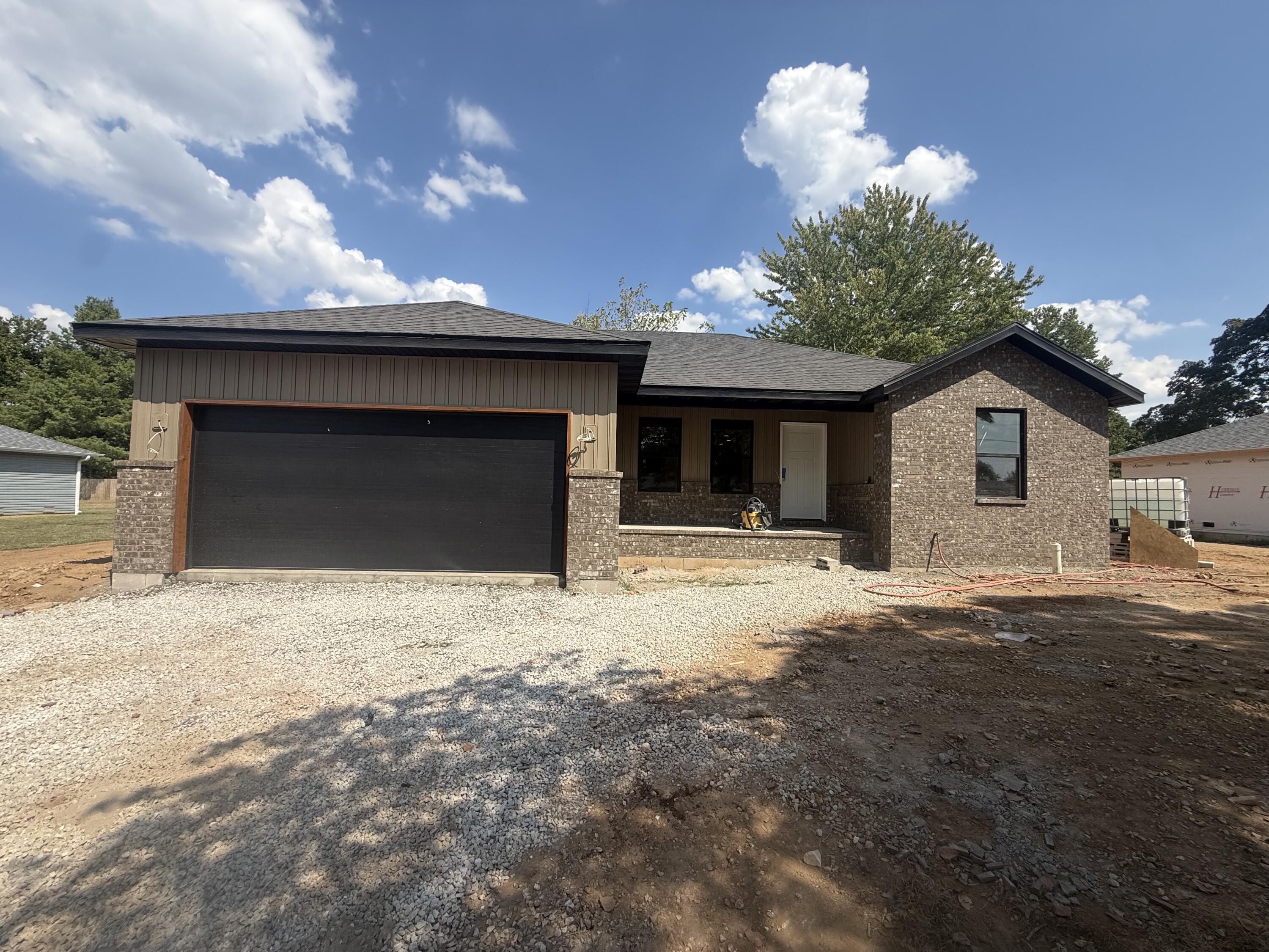 102 North Youngblood Avenue Property Photo 4