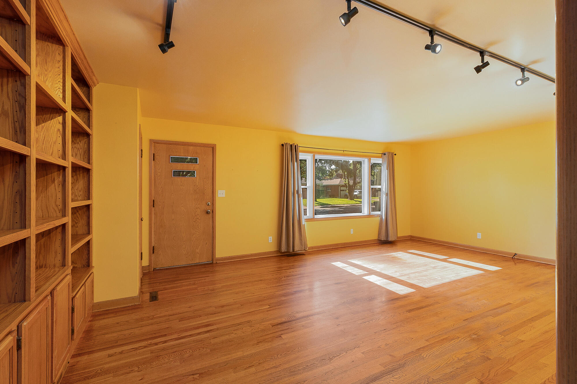 1909 South Pickwick Avenue Property Photo 3