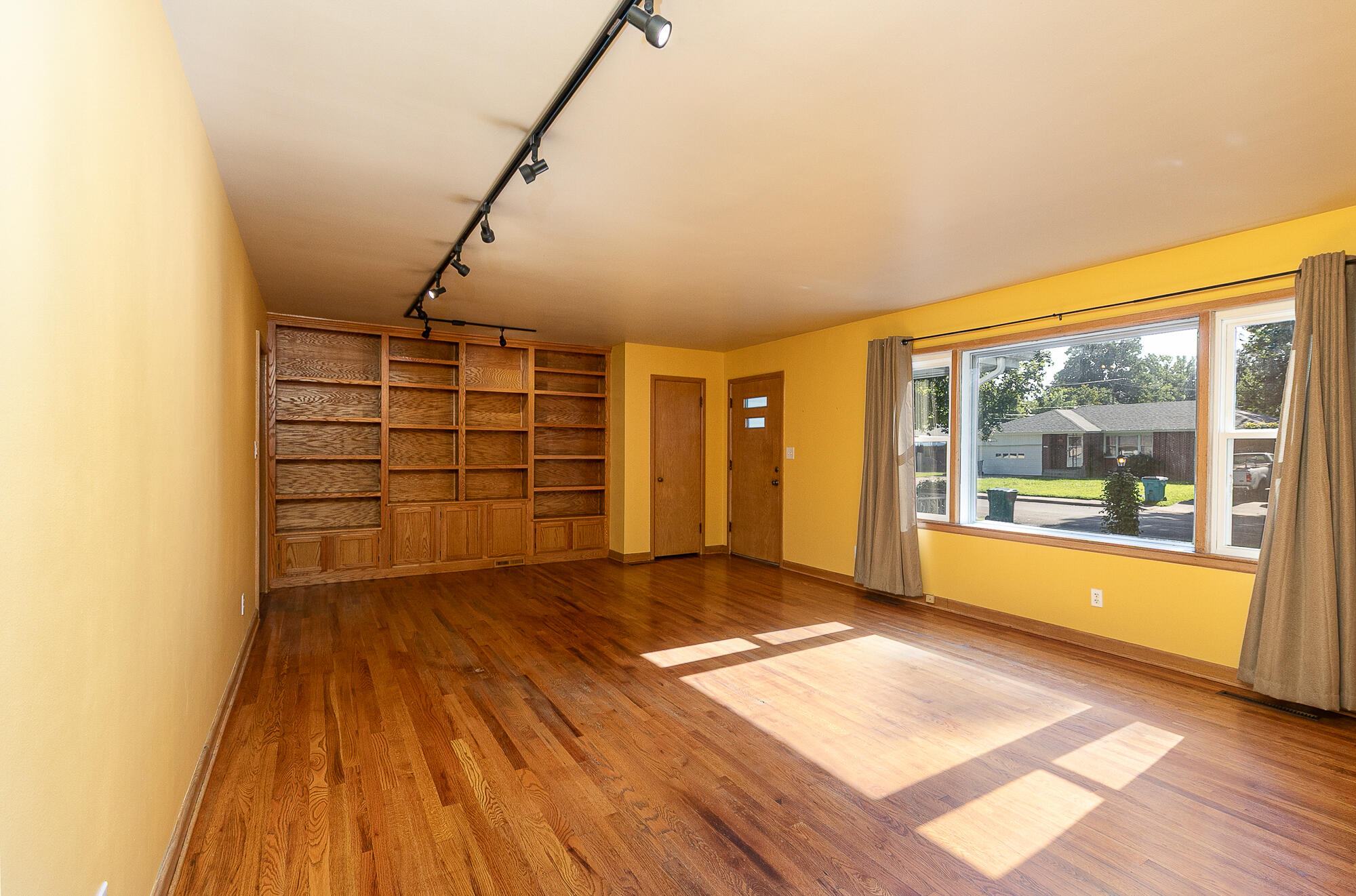1909 South Pickwick Avenue Property Photo 4