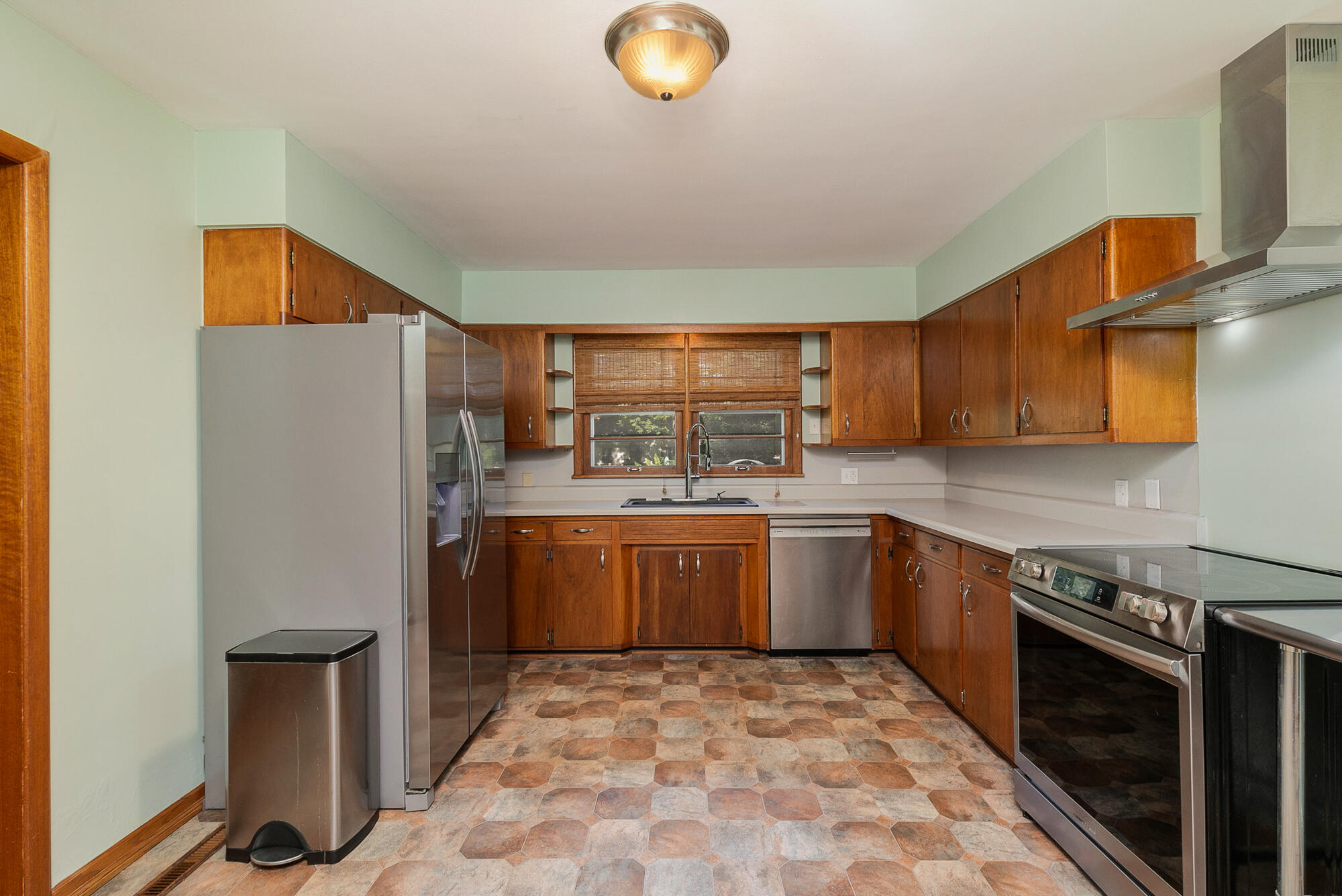 1909 South Pickwick Avenue Property Photo 6
