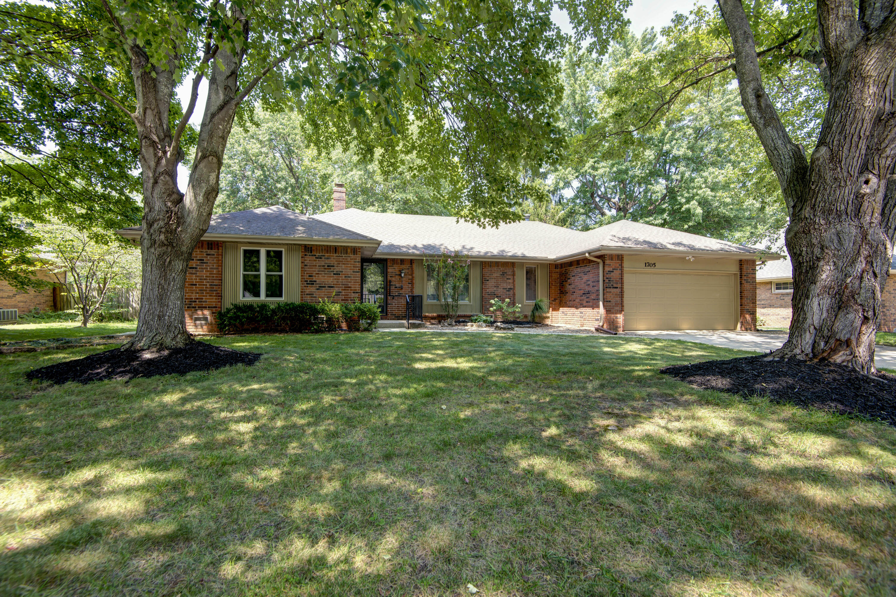 1705 East Vincent Drive Property Photo 1