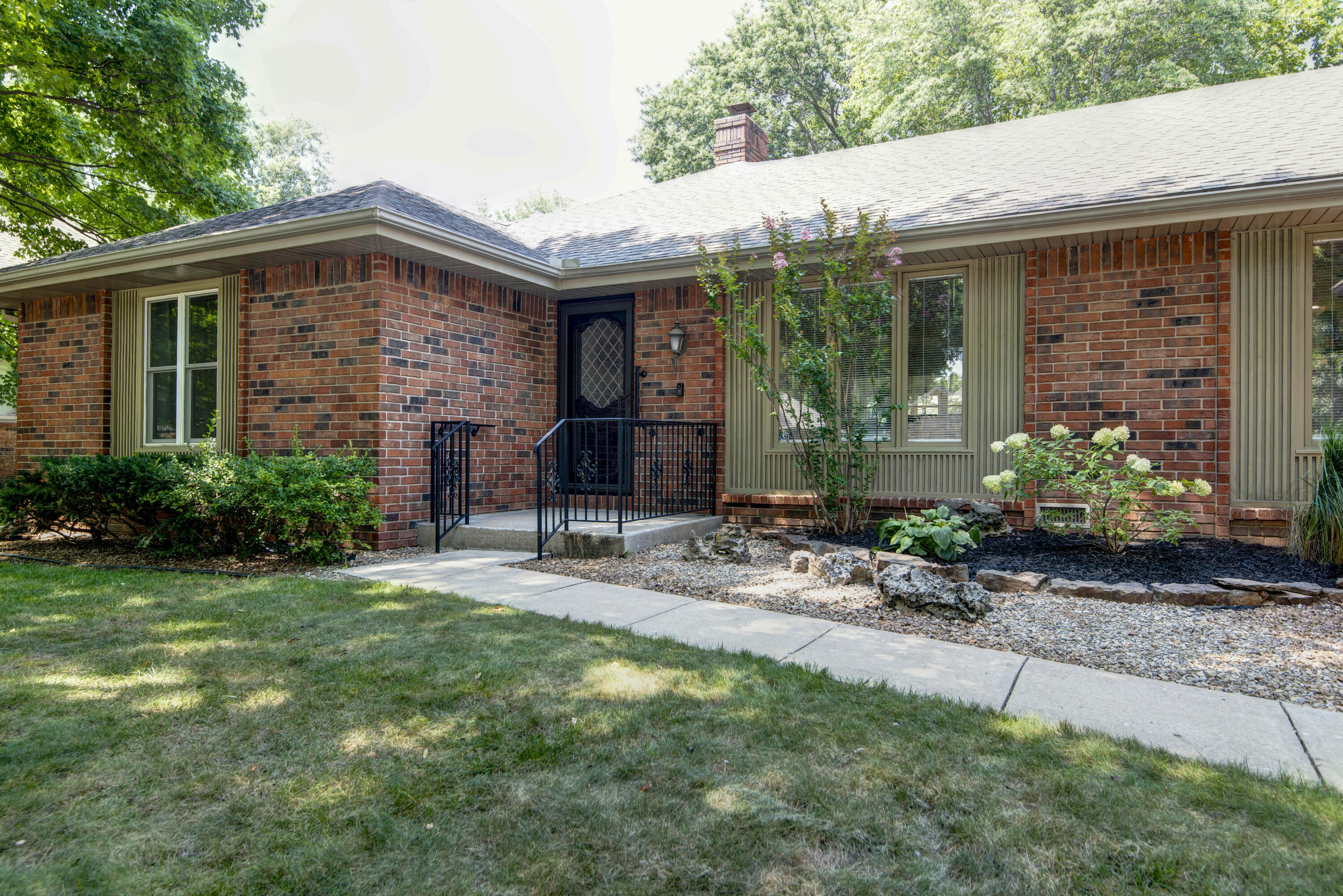 1705 East Vincent Drive Property Photo 4