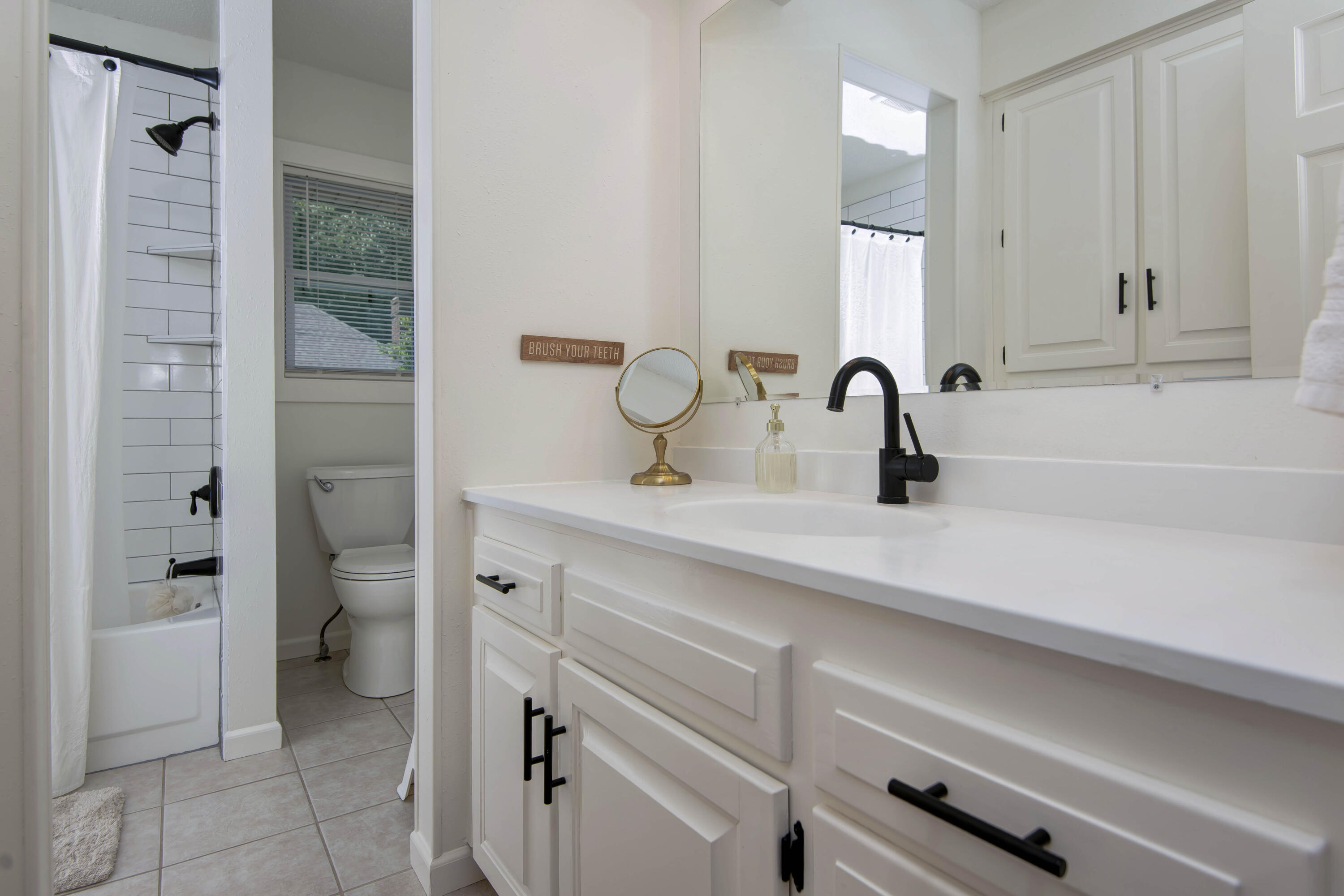 1705 East Vincent Drive Property Photo 8