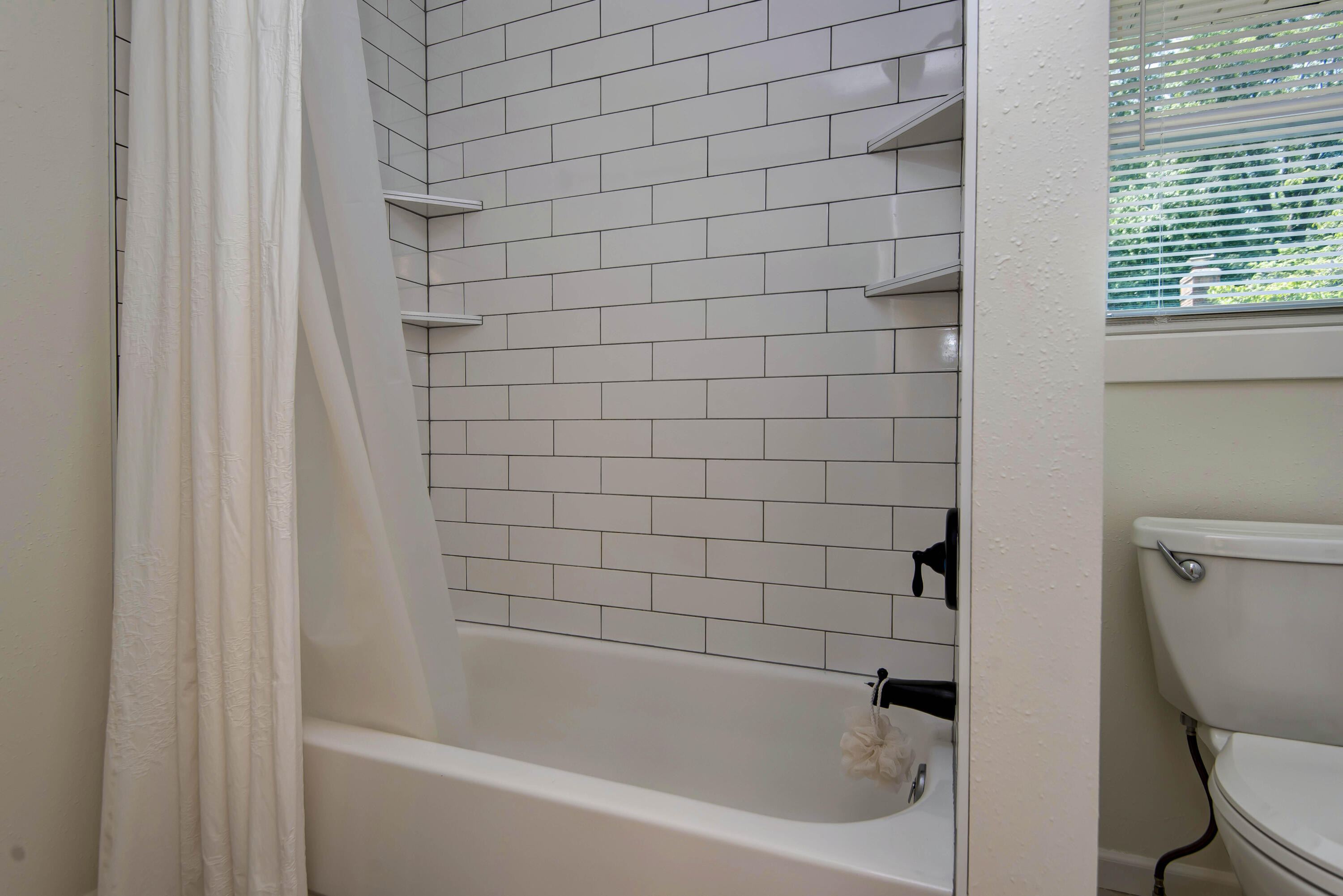 1705 East Vincent Drive Property Photo 9