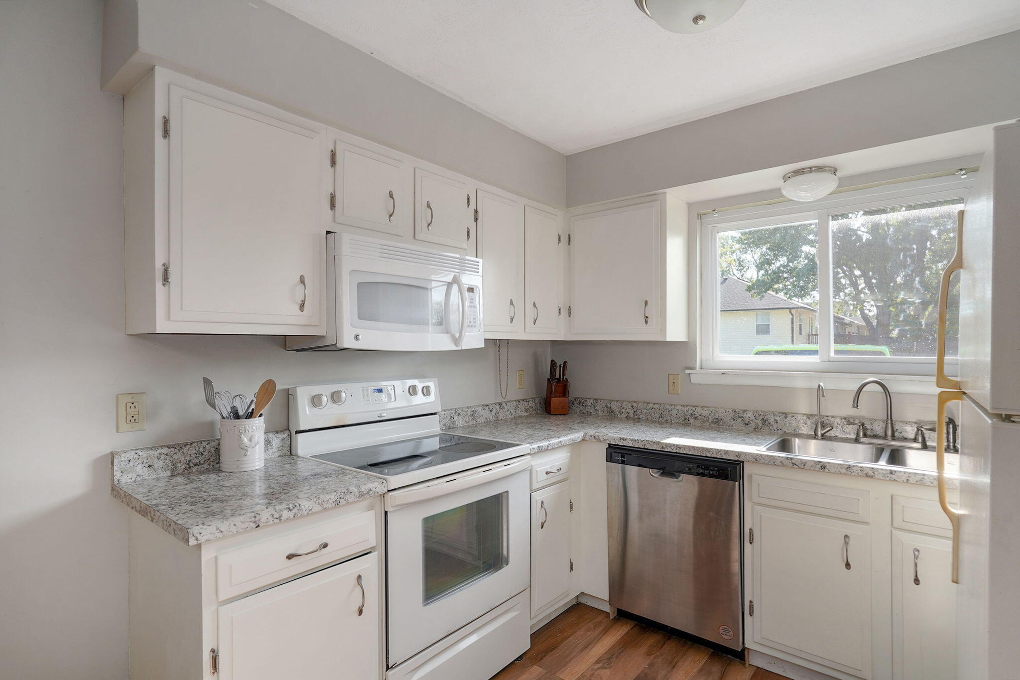 2728 North Summit Avenue Property Photo 9