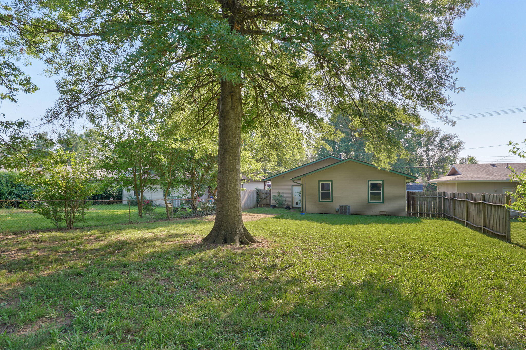 2728 North Summit Avenue Property Photo 17