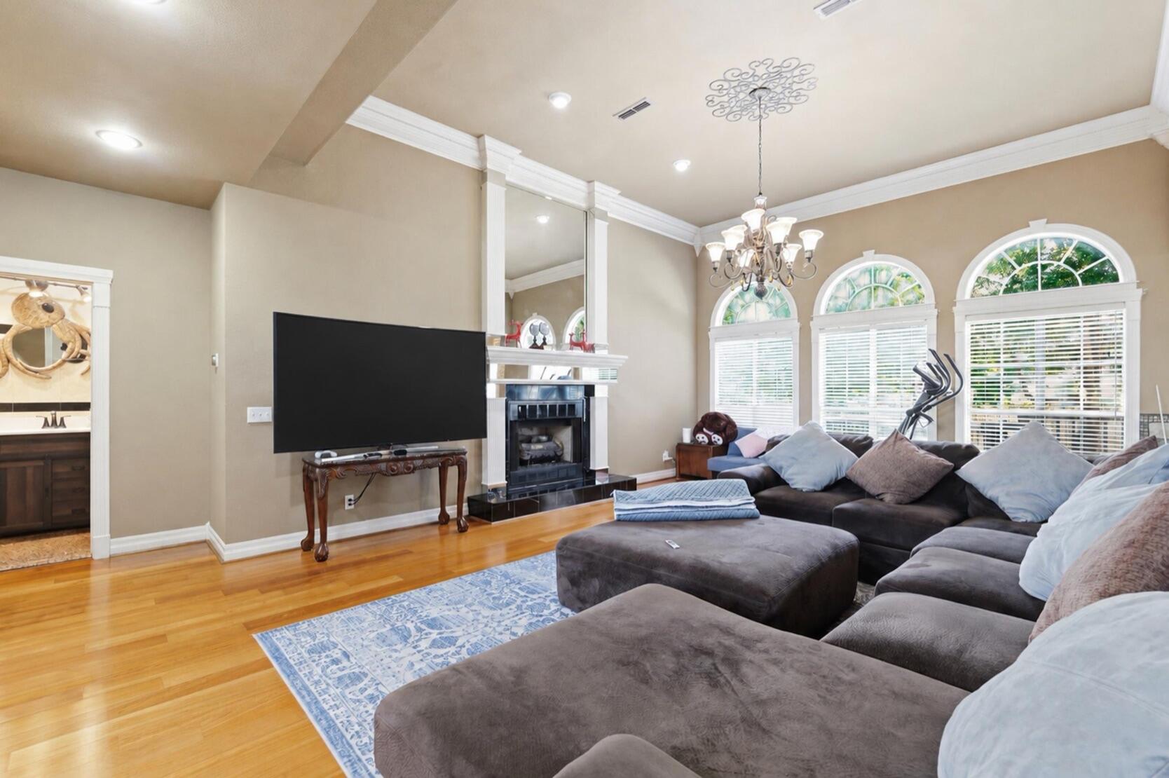 4020 Thornbury Drive Property Photo 14
