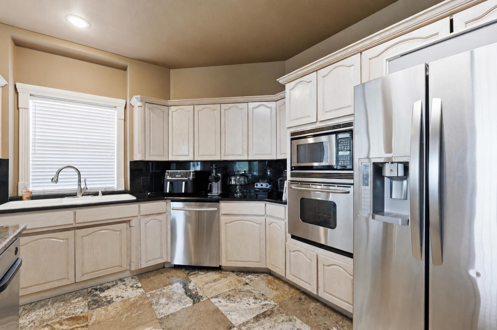 4020 Thornbury Drive Property Photo 18